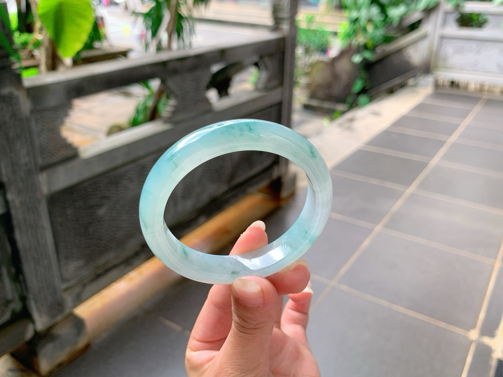 ｜56圈口
冰飘蓝花，整体感觉像碎花裙一样，花色清雅秀丽，冰润细腻，