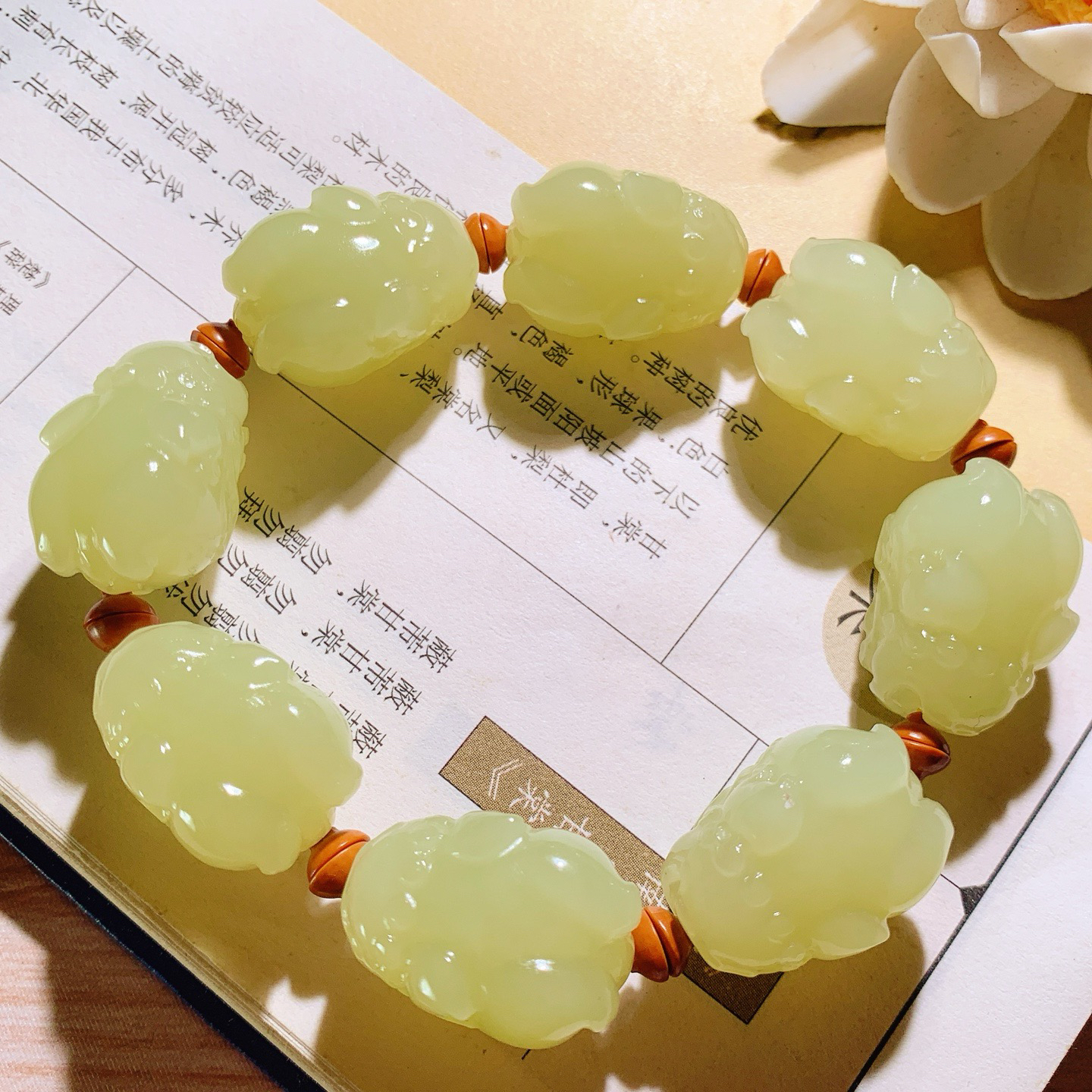 新疆和田玉若羌黄口料招财貔貅手串！挂件！单颗尺寸22/15/15重67克 玉质细腻油润 底色纯净 脂粉好，品质好。lt260611