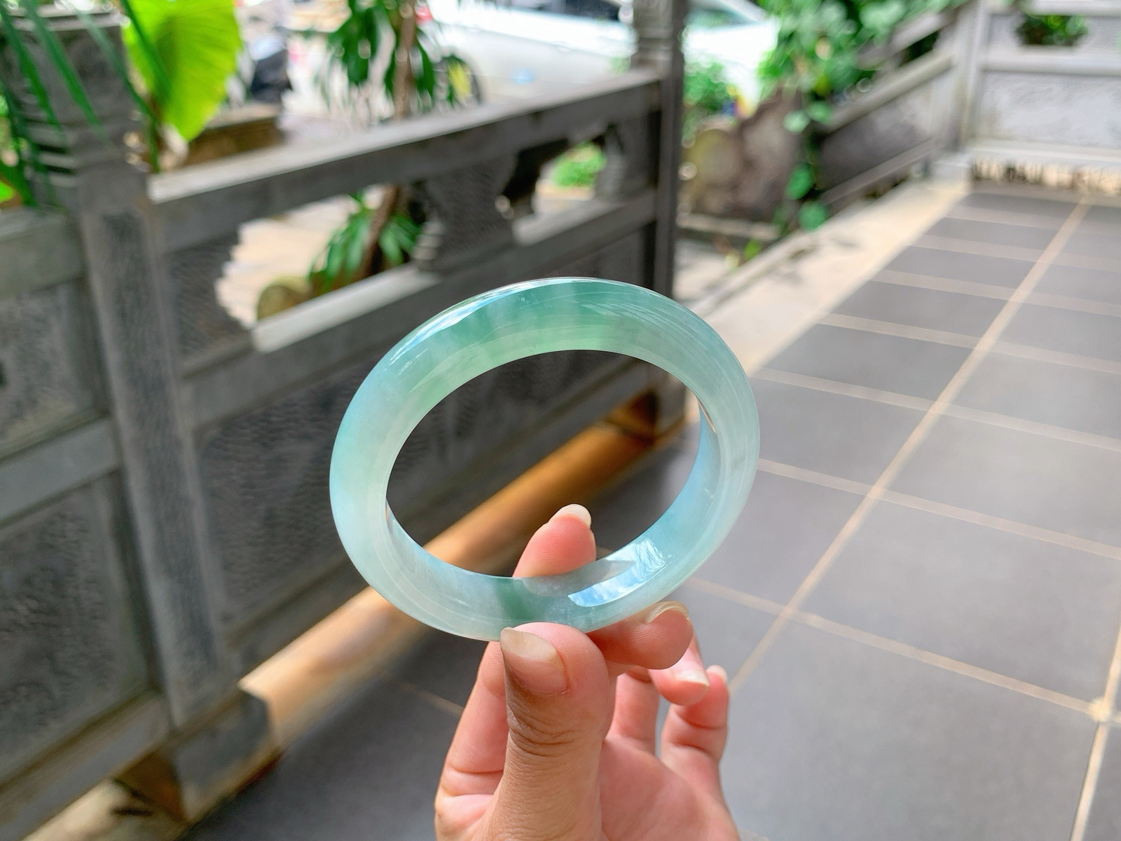 🪻｜55圈口
冰飘花翡翠手镯，绿花如海藻花一般，清润透亮，水汪汪的，