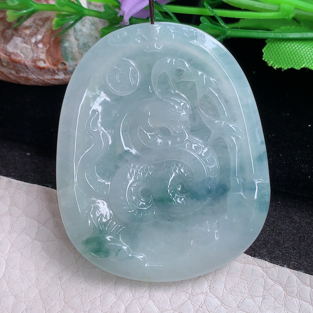 py实拍51.5*42.3*4.8缅甸翡翠精雕冰飘花腰缠万贯 生肖蛇玉项坠 玉挂件