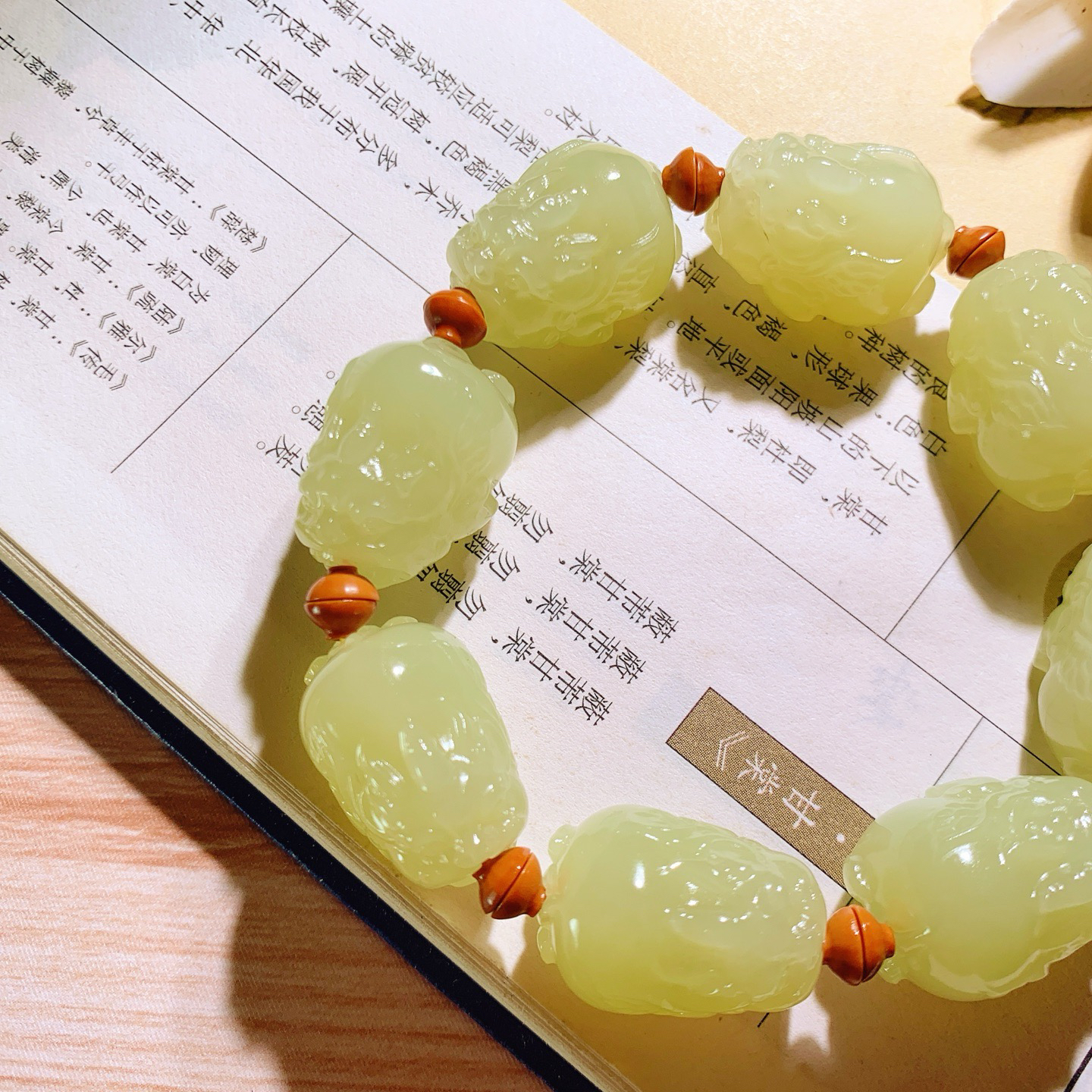 新疆和田玉若羌黄口料招财貔貅手串！挂件！单颗尺寸22/15/15重67克 玉质细腻油润 底色纯净 脂粉好，品质好。lt260611