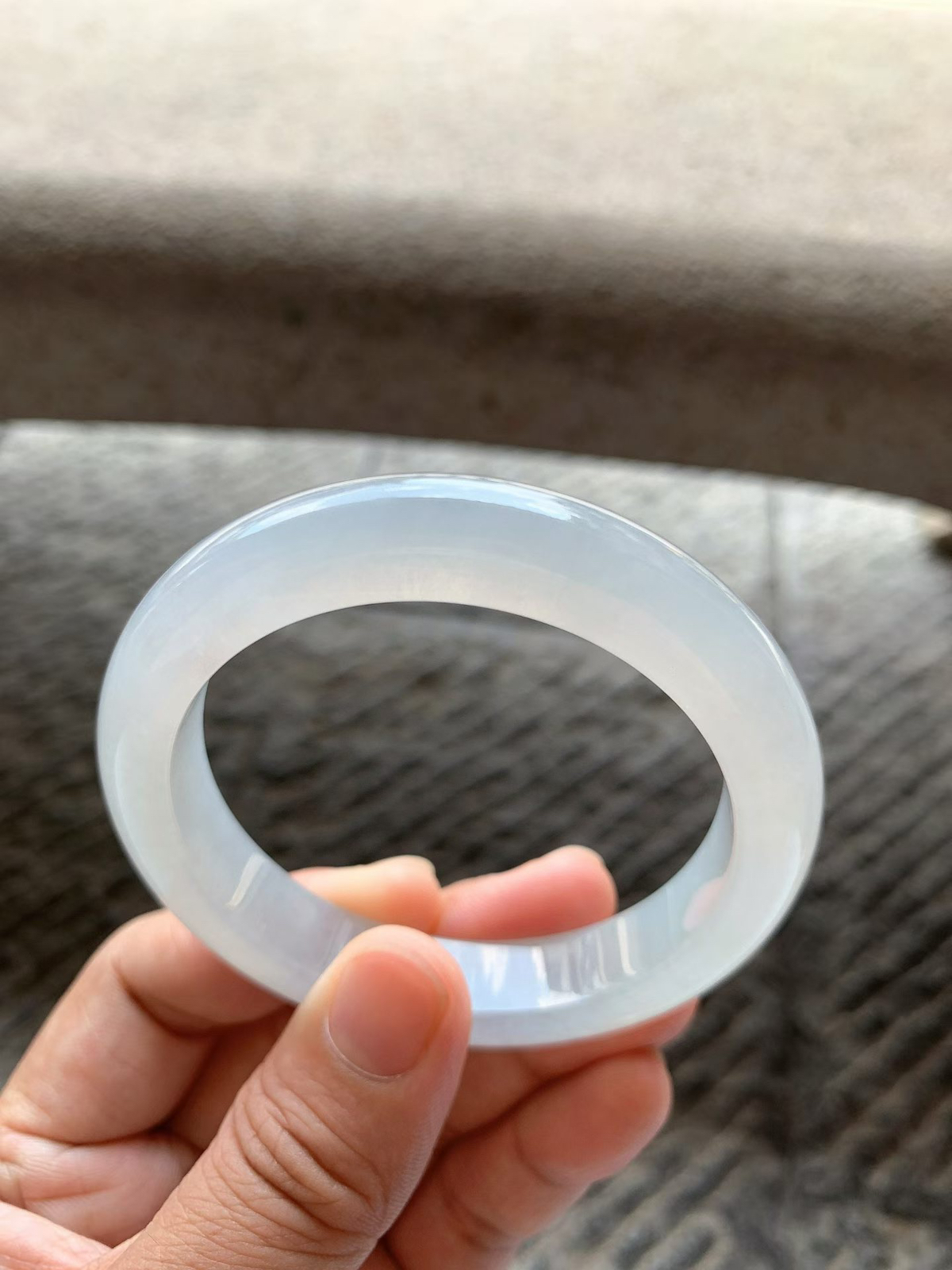 白冰正圈手镯尺寸56*12*9 老种通透，冰清玉洁，水润光泽，胶润水灵，清爽明快！