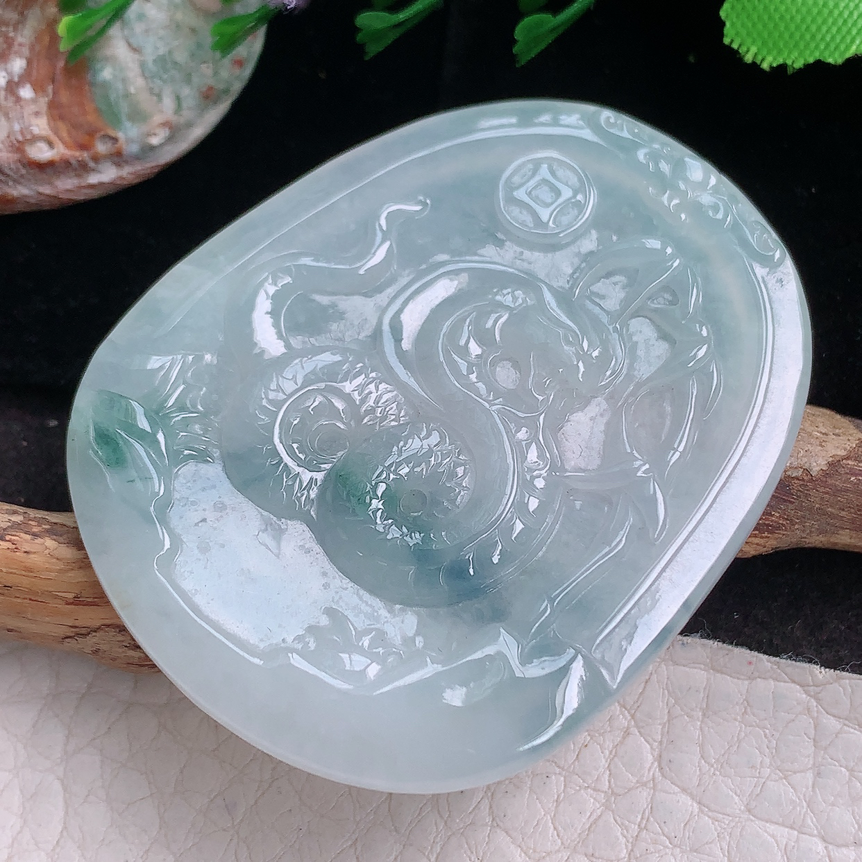 py实拍51.5*42.3*4.8缅甸翡翠精雕冰飘花腰缠万贯 生肖蛇玉项坠 玉挂件