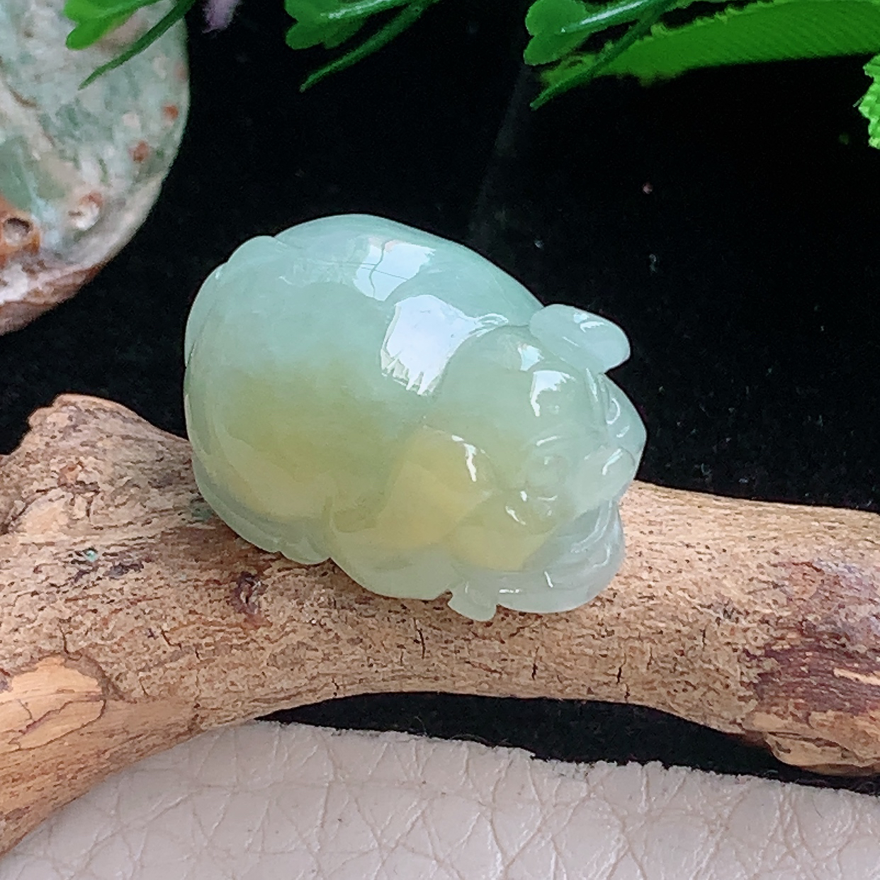 hx实拍21.2*15*12.3缅甸翡翠冰双彩黄翡生肖猪吊坠