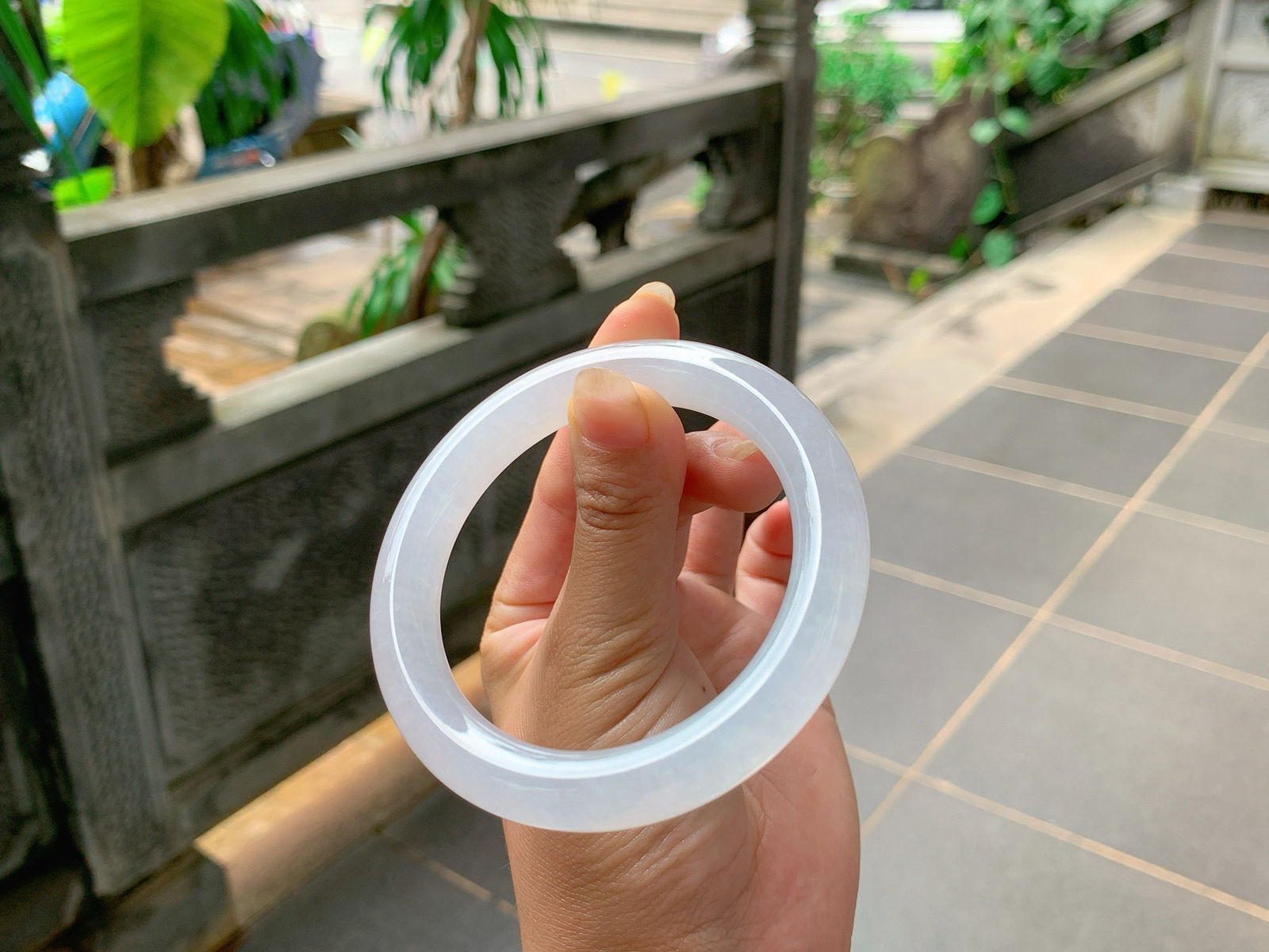 ｜58圈口
白月光，冰福镯，条粗：10.4，像雪花一样白净纯洁，优雅大方，简约时尚，
