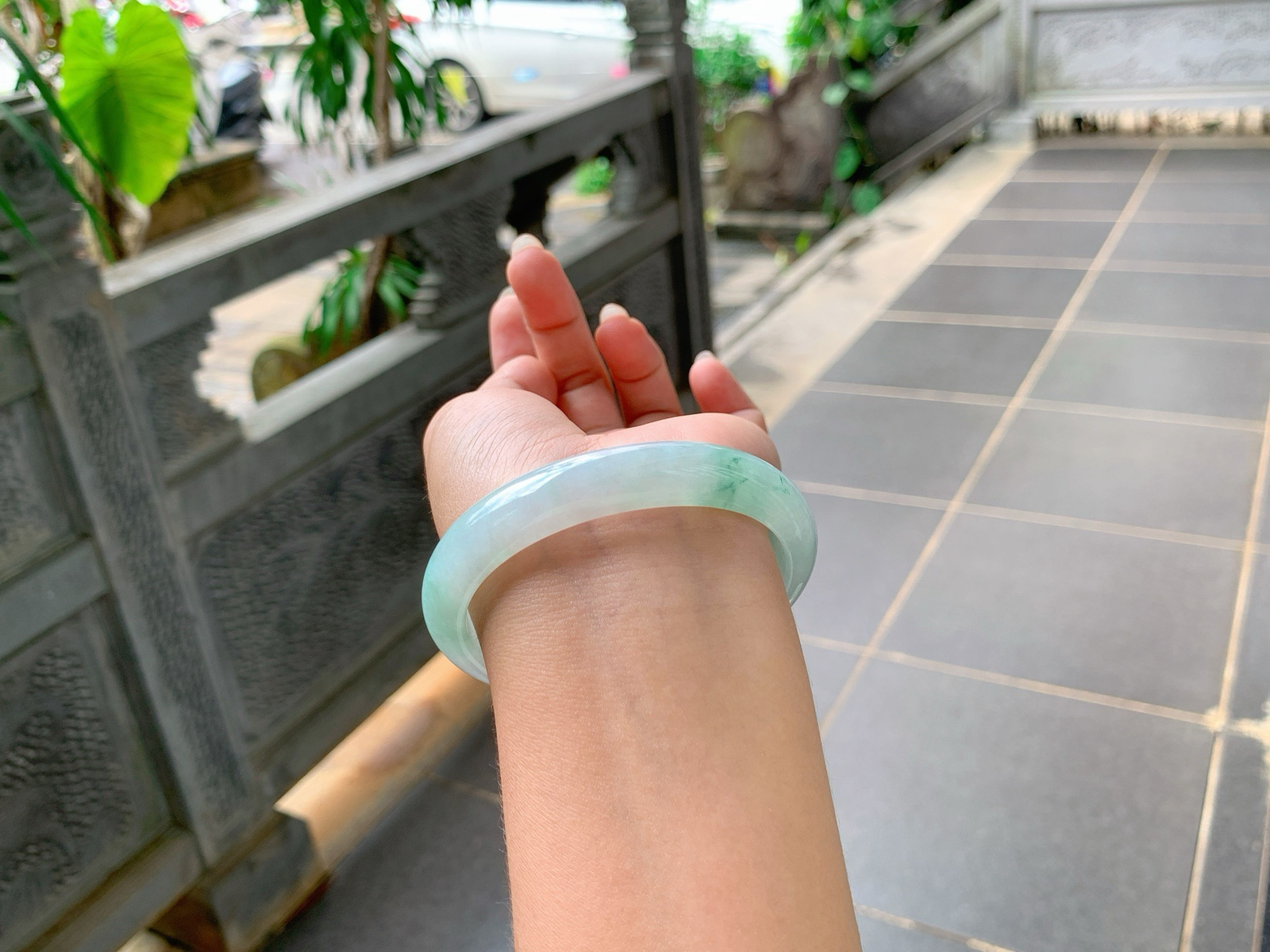 ｜57圈口
冰飘花贵妃手镯，飘绿花，清清雅雅的，超级大贵妃，难得一见，