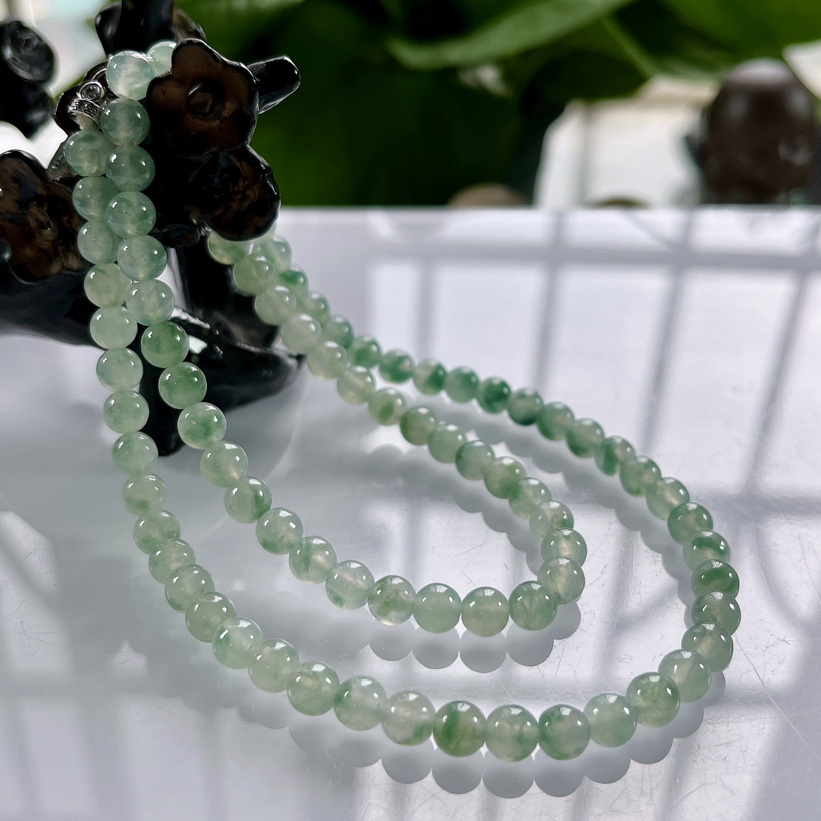 缅甸天然翡翠A货，卡5.8冰种起胶飘花圆珠锁骨项链，尺寸：5.8mm/83颗，长度500mm，重量：30.55g
