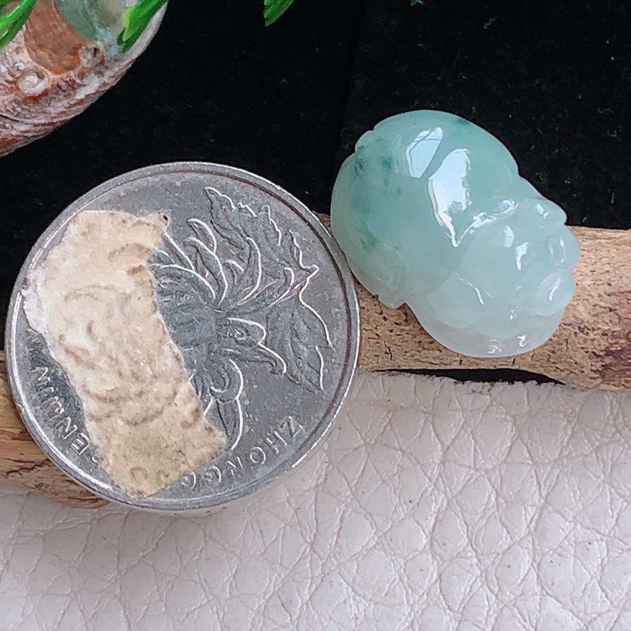 hx实拍18.5*13.2*9.3缅甸翡翠冰飘花生肖猪小吊坠