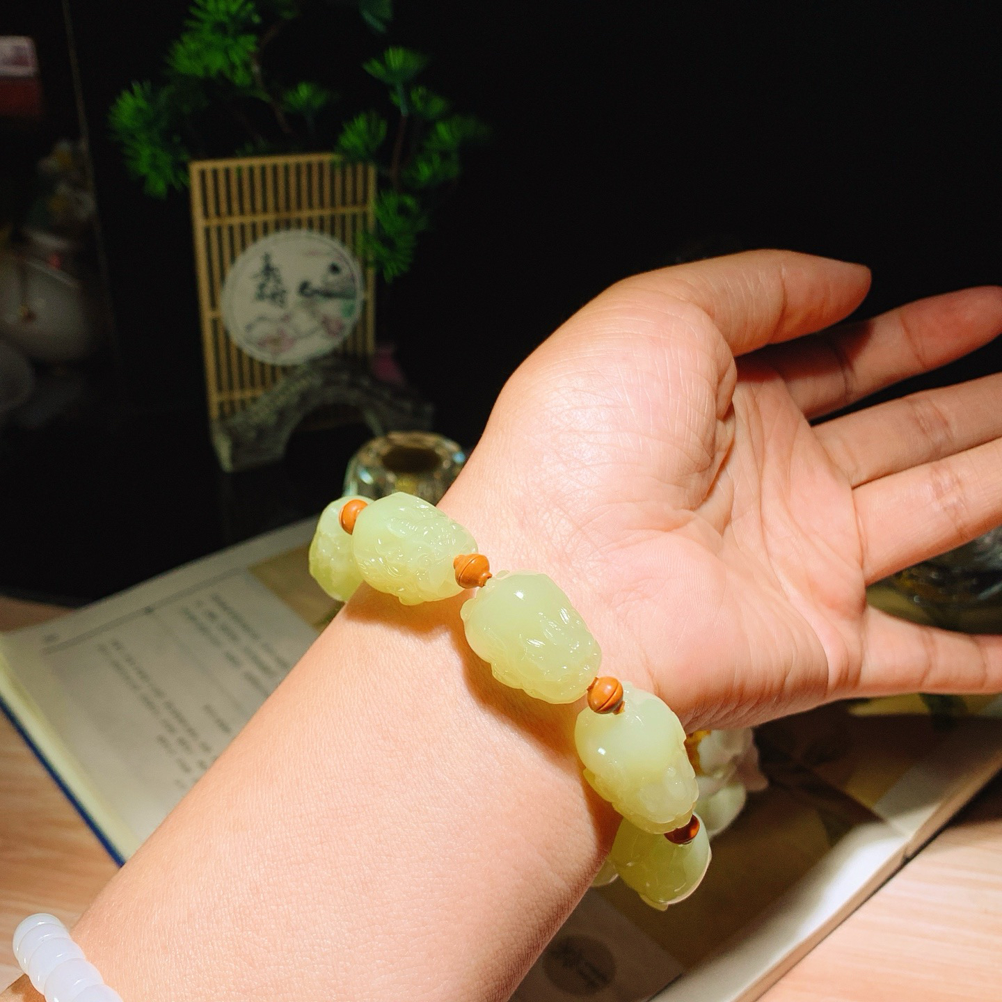 新疆和田玉若羌黄口料招财貔貅手串！挂件！单颗尺寸22/15/15重67克 玉质细腻油润 底色纯净 脂粉好，品质好。lt260611