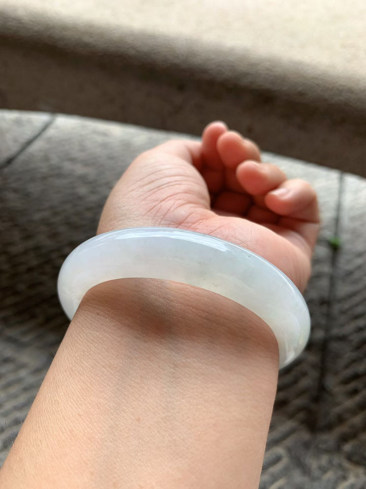 飘蓝花正圈手镯尺寸57.5*13*9 老种通透，冰清玉洁，水润光泽，蓝花灵动轻盈！
