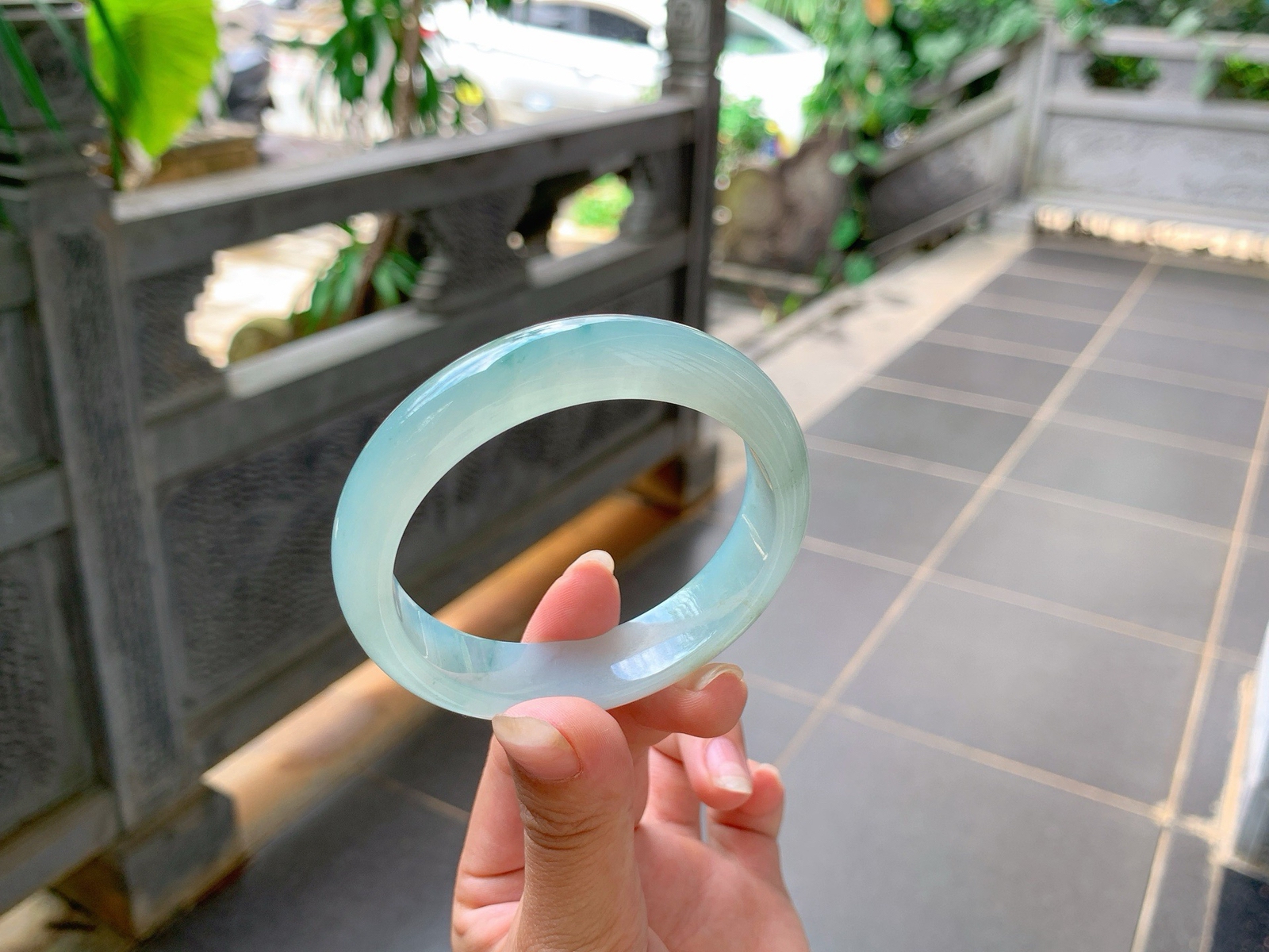 🪻｜56圈口
冰蓝水，飘蓝丝丝花，胶感满满的，端庄秀丽温润大气，