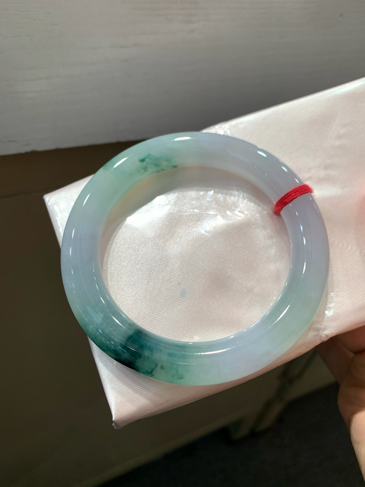 尺寸57.1/10.7  飘花圆条手镯
水润细腻 种老
