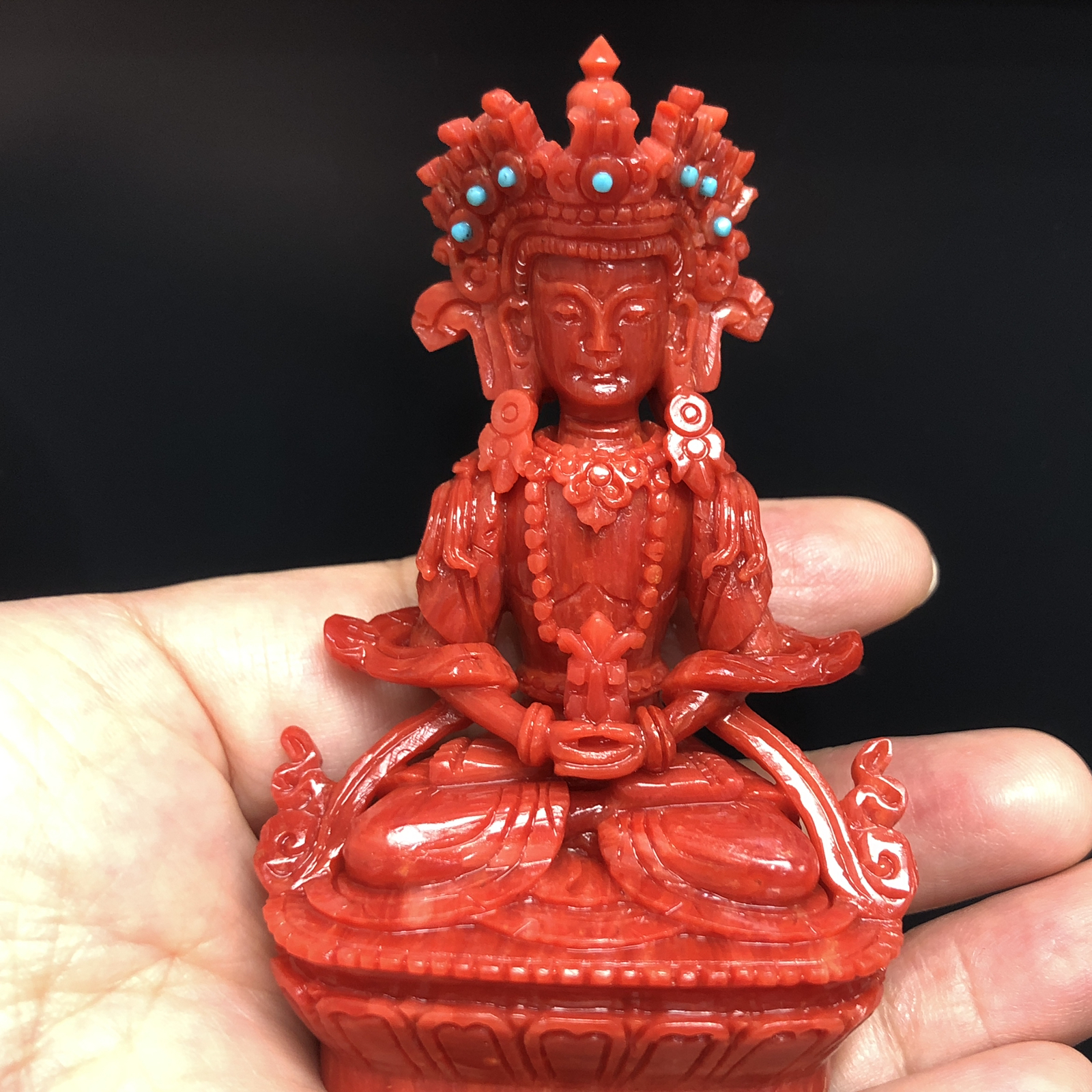 【红珊瑚长寿佛小摆件】可用作手持供奉，家庭供奉，工艺制作复杂精良，材料为意大利深红沙丁料，台湾拼接工