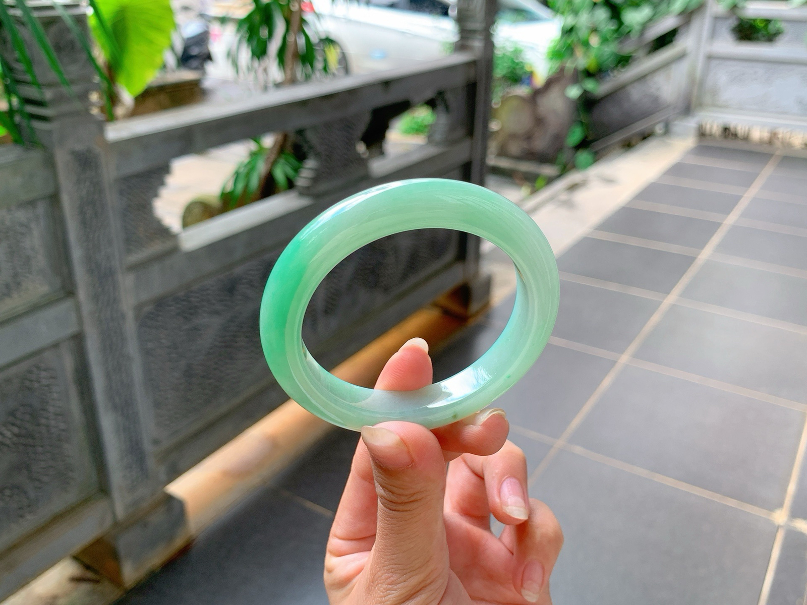 ️｜54圈口
满甜绿色，清清甜甜的感觉，特别有小家碧玉的气质，肉质细腻冰润，