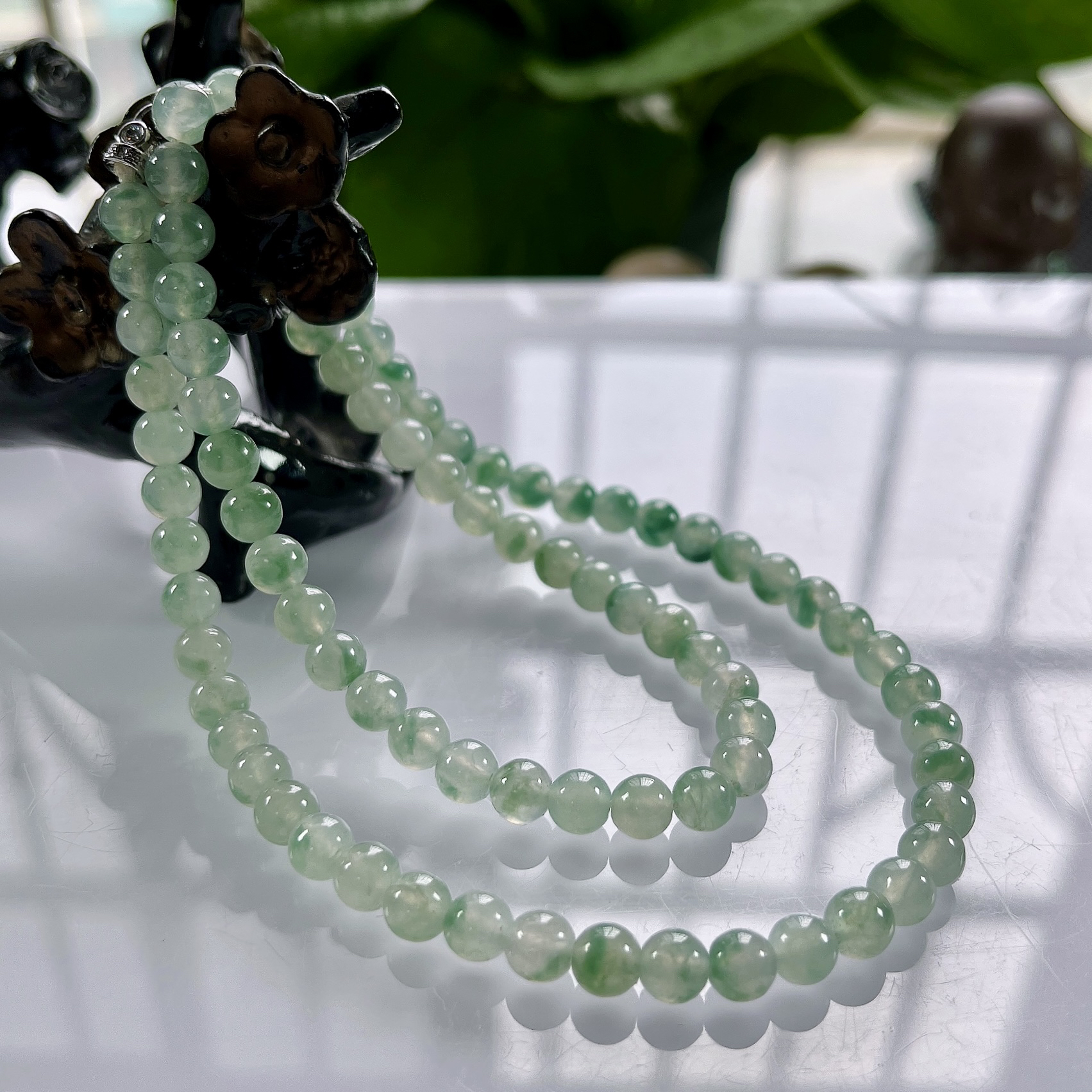 缅甸天然翡翠A货，卡5.8冰种起胶飘花圆珠锁骨项链，尺寸：5.8mm/83颗，长度500mm，重量：30.55g