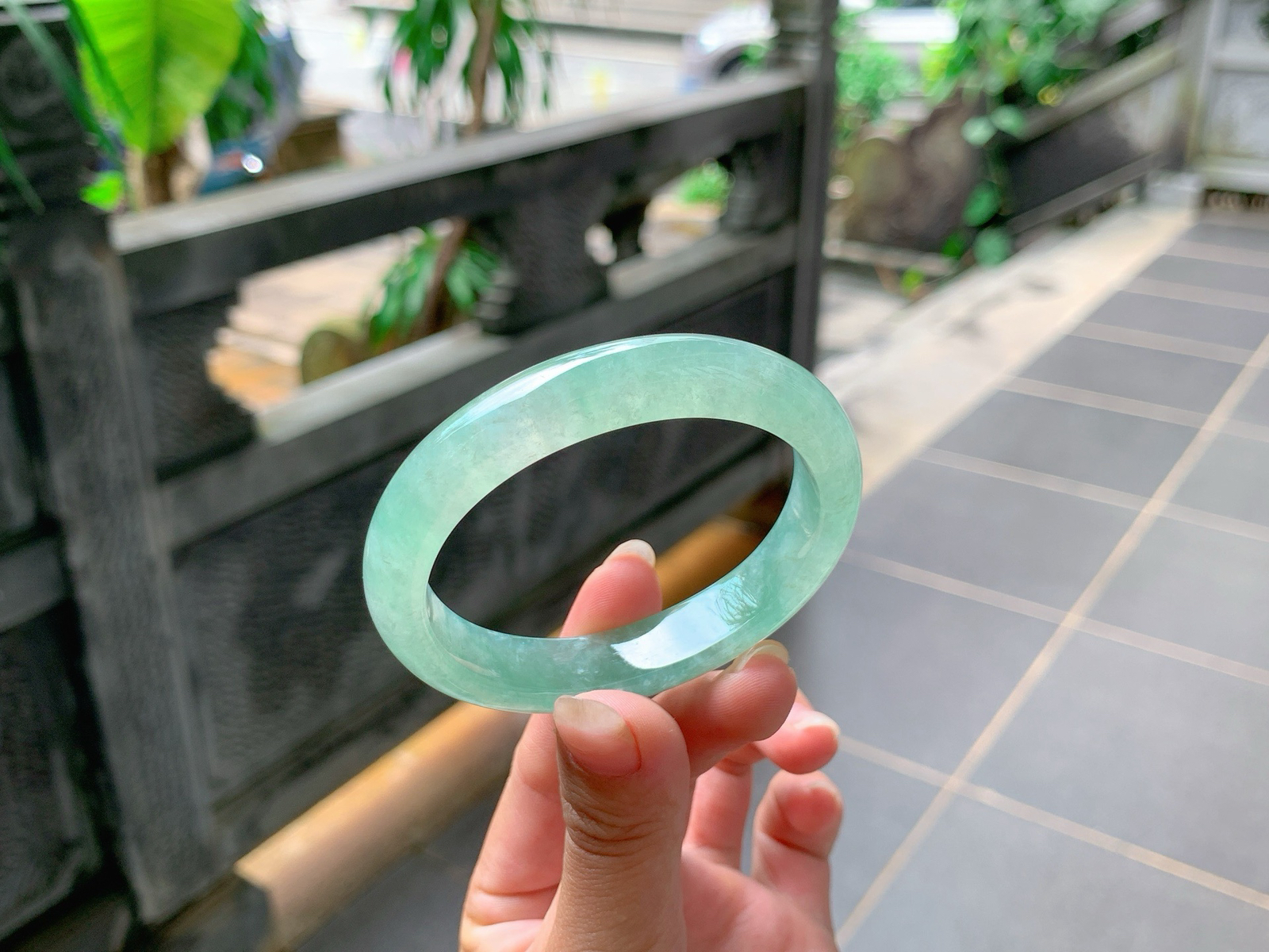 🪻｜53圈口
冰绿晴贵妃手镯，色系清甜水润冰透，清雅感满满，甜蜜蜜的，