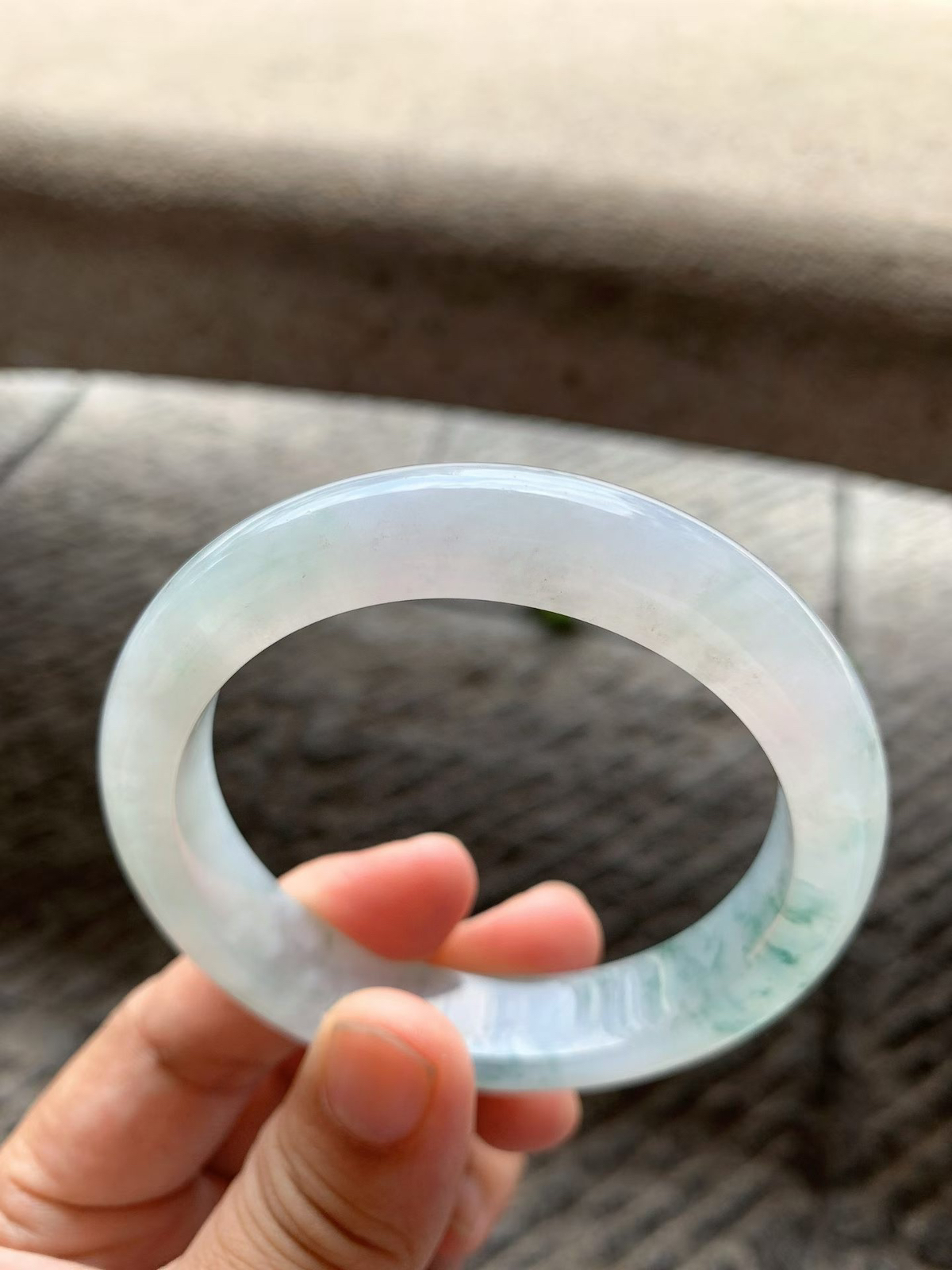 飘蓝花正圈手镯尺寸57.5*13*9 老种通透，冰清玉洁，水润光泽，蓝花灵动轻盈！