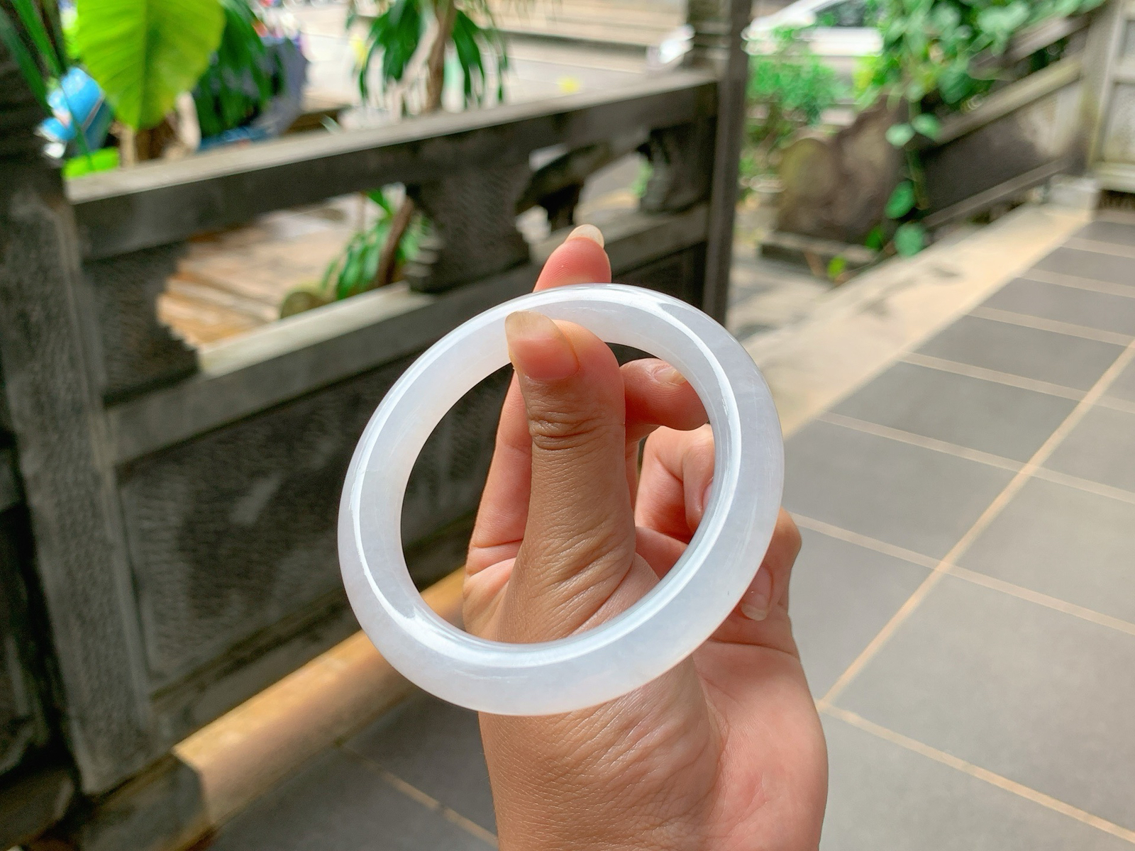 ｜58圈口
白月光，冰福镯，条粗：10.4，像雪花一样白净纯洁，优雅大方，简约时尚，