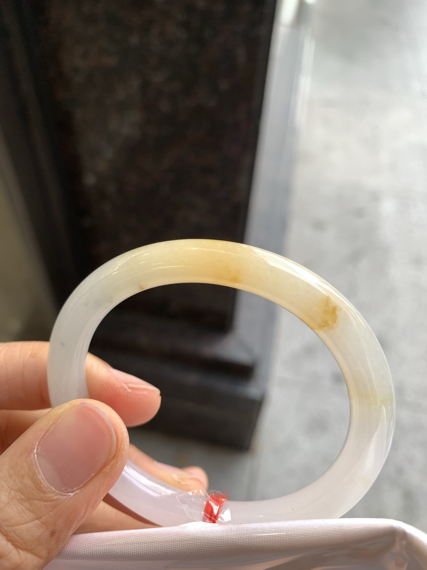 贵妃圆条黄翡 无裂 尺寸：52/45/7.8 清爽