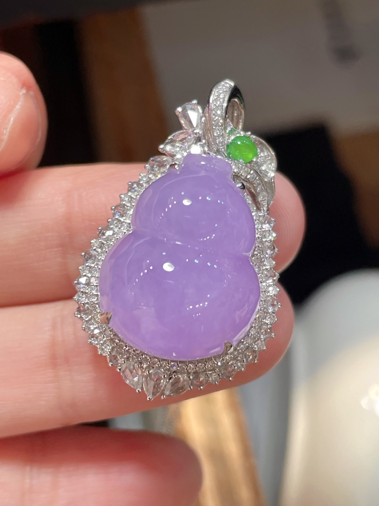 ️ 性比推荐 翡翠冰底葫芦吊坠 料子饱满细腻，种水杆杆的好，看的润润的 18k真金镶嵌，19.4-15.4-9.7