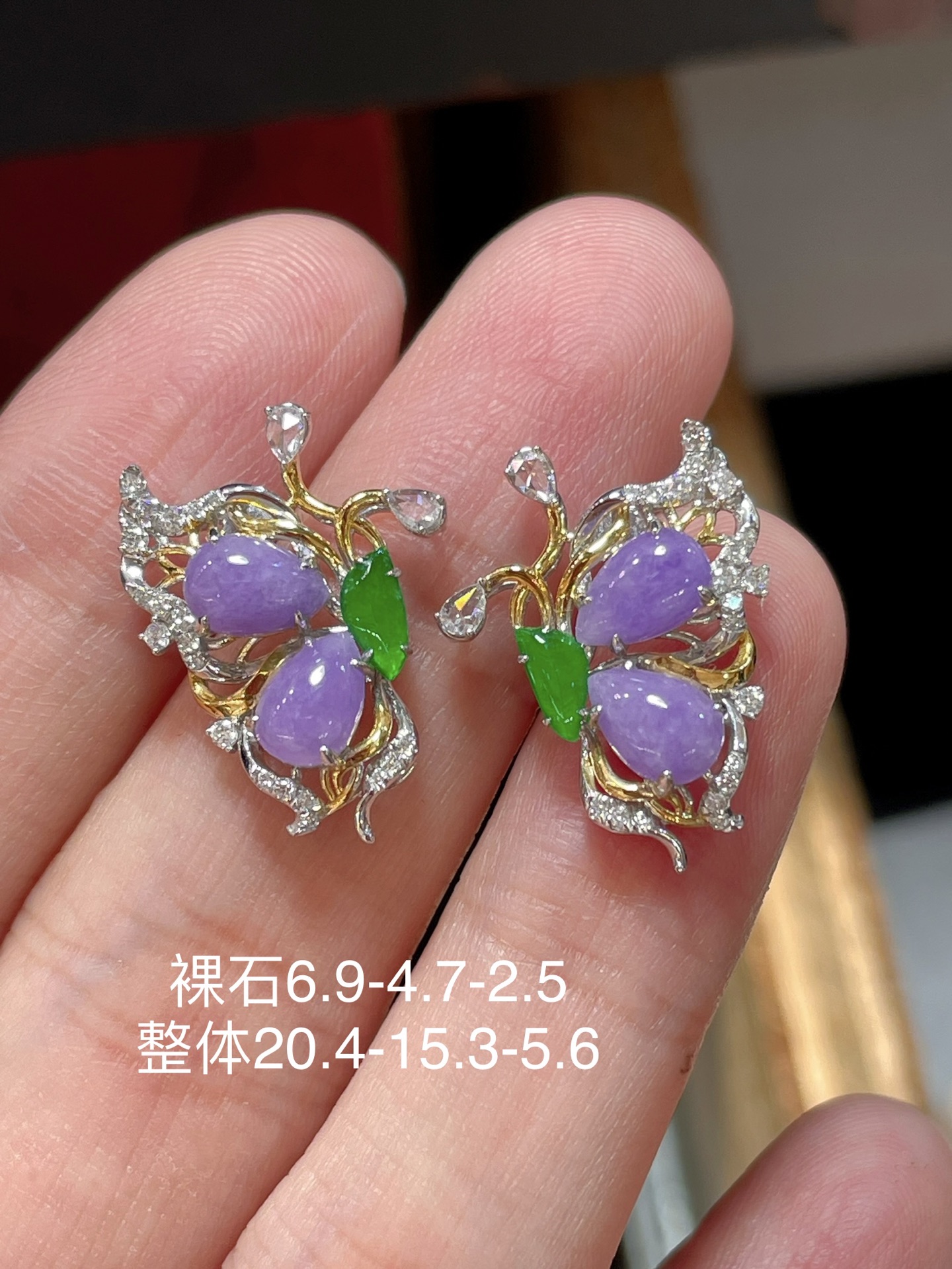 ️ 性比高 翡翠平安水滴耳钉，精致好看 料子水润，种老起光。18k金镶嵌，佩戴简约大方，6.9-4