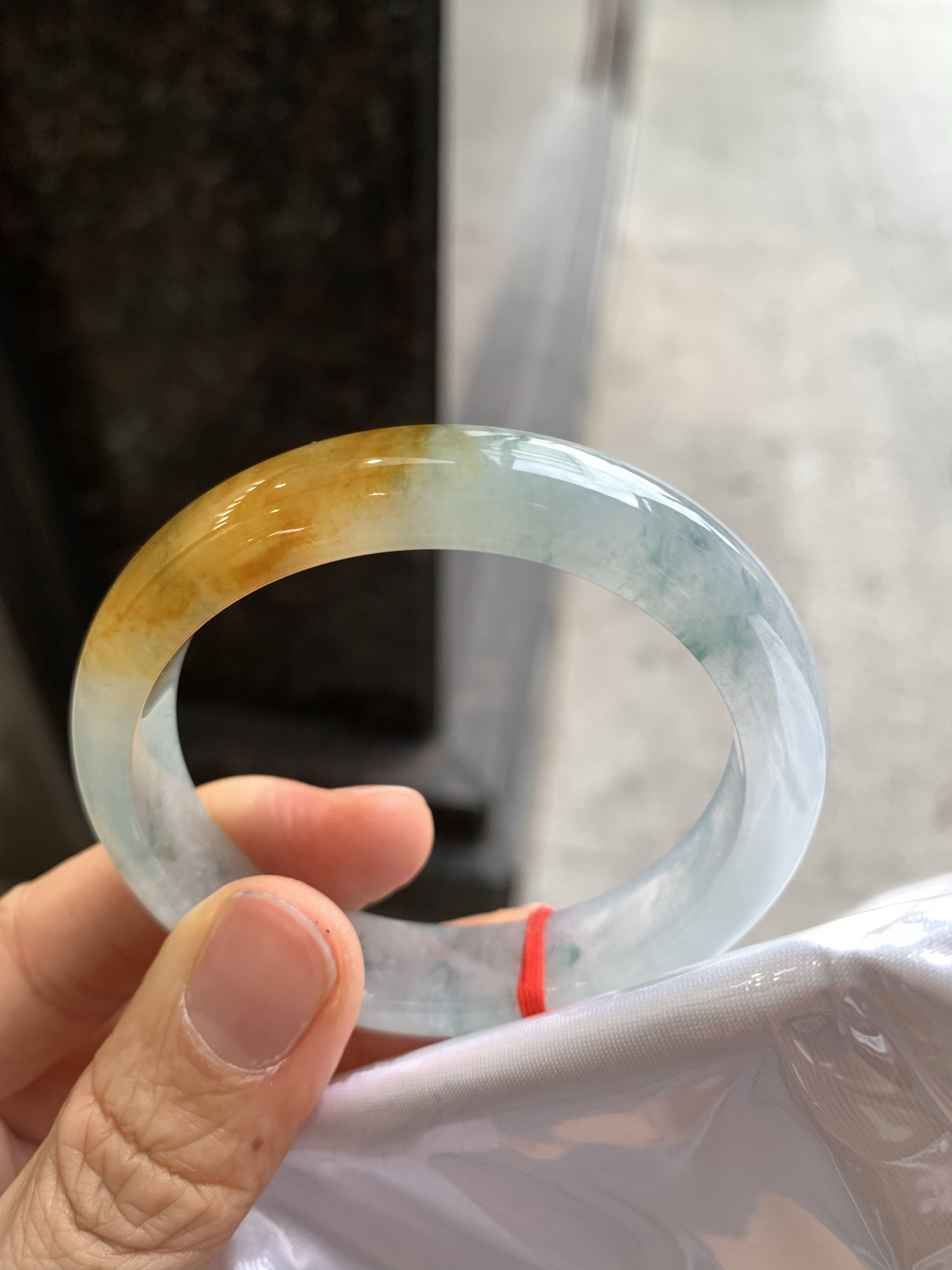 贵妃冰黄翡飘花 无裂 尺寸：55/48/12/7.8 色好
