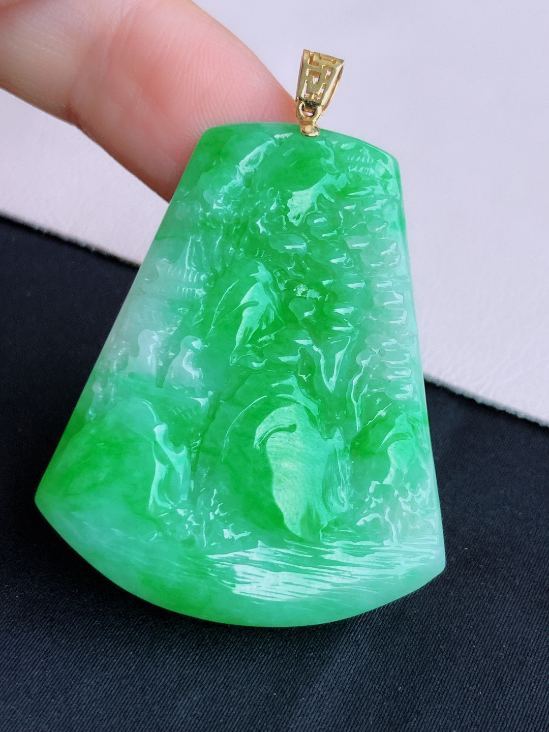 翠绿山水牌，意境美，尺寸45.3/36.6/5.6/自然光实拍