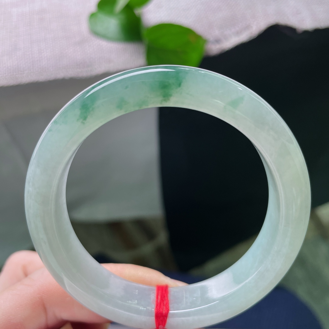 54.3/12.2/8.5，飘花正圈，种老，把山涧的一缕清风，锁进这只飘花镯里。无裂，ss54535