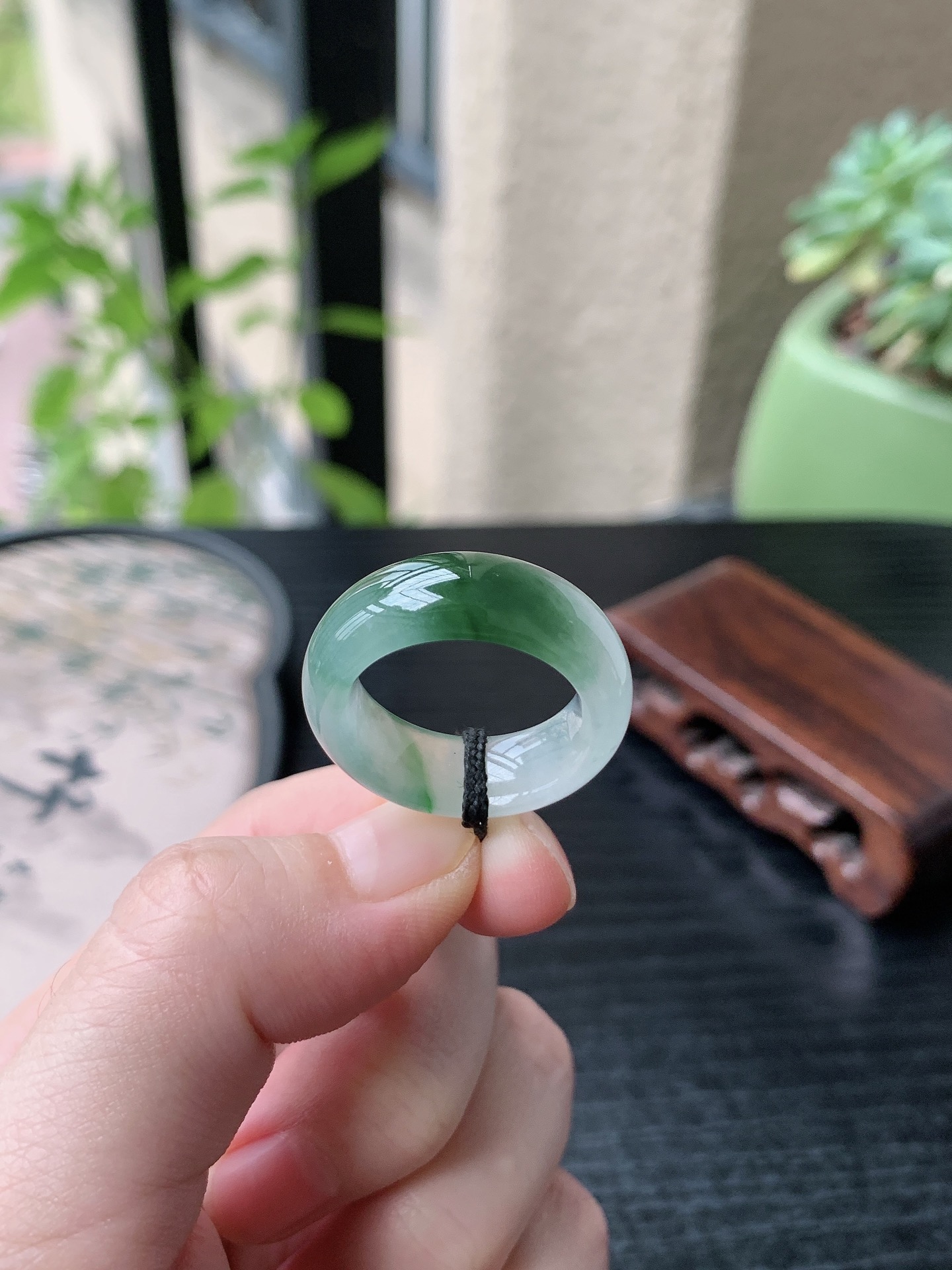 老坑冰种胶感飘绿花素面戒指 裸石尺寸:18.3-8.3-4.5mm