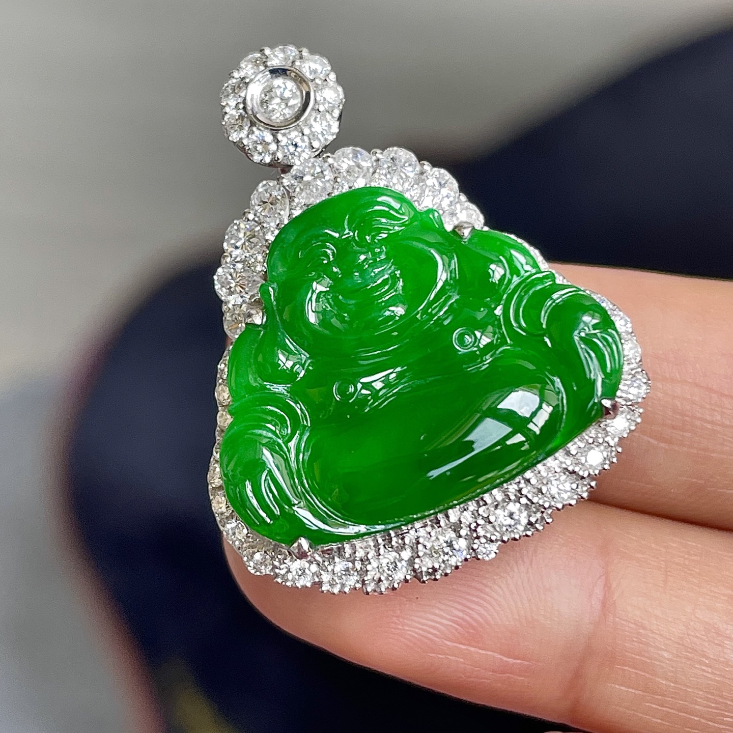 ️缅料高冰辣绿佛公吊坠，色辣，串18k金镶嵌，饱满水润，无裂，裸石尺寸18.4/23/4--31.