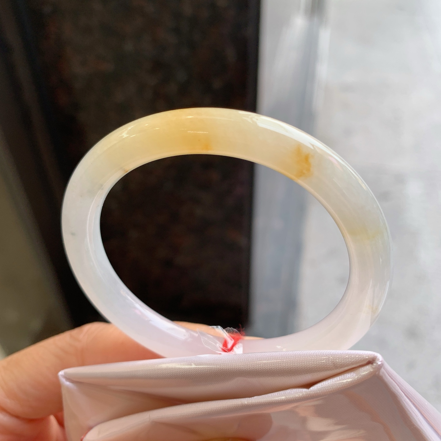 贵妃圆条黄翡 无裂 尺寸：52/45/7.8 清爽
