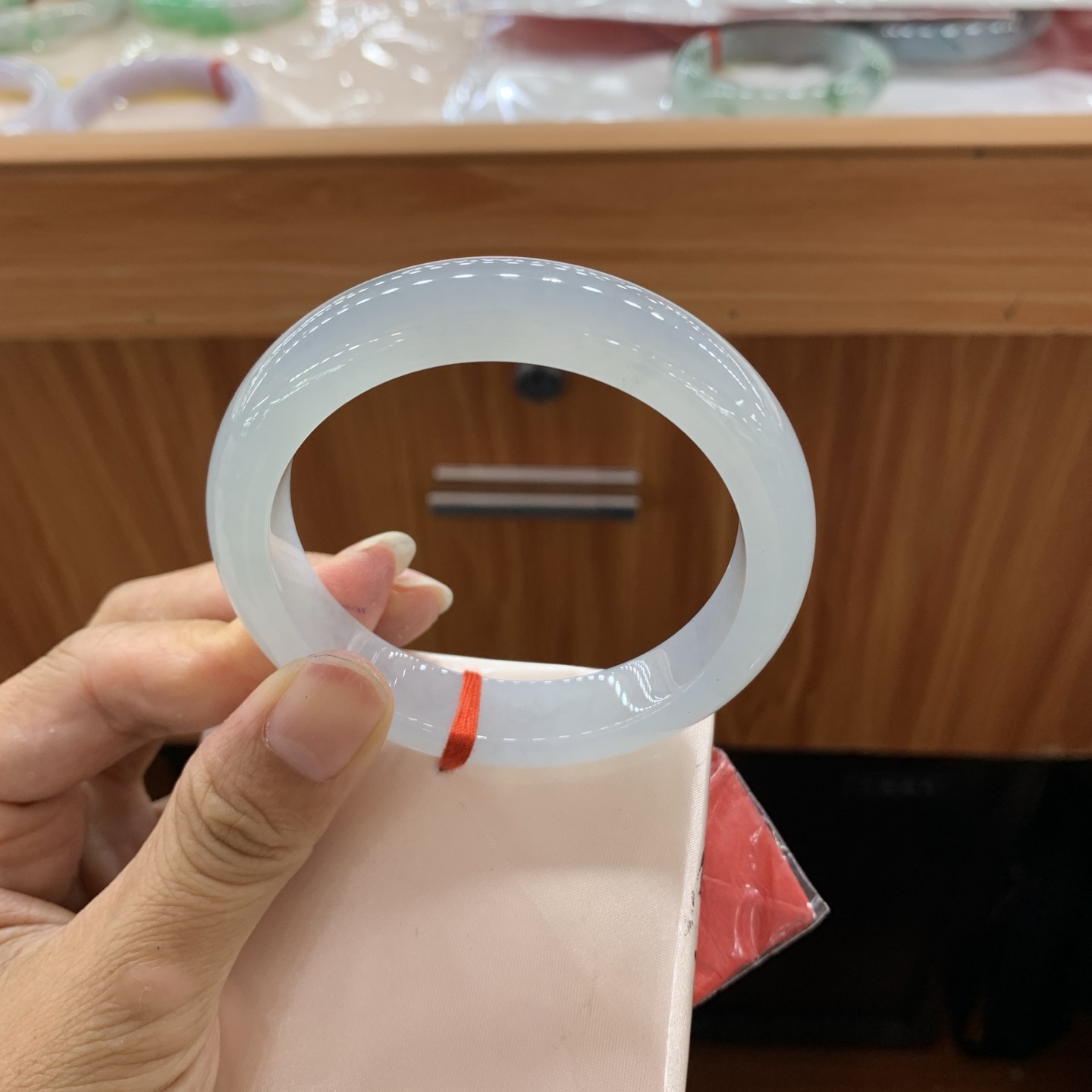 061133MMJ 冰底色正圈翡翠手镯 55.8-12.4-8.4