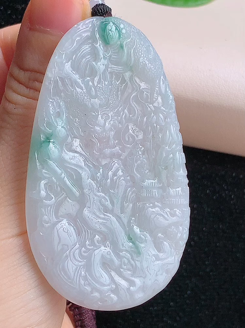 ️ 山水龙牌，尺寸68.1-41.4-4.4mm，包A附证书