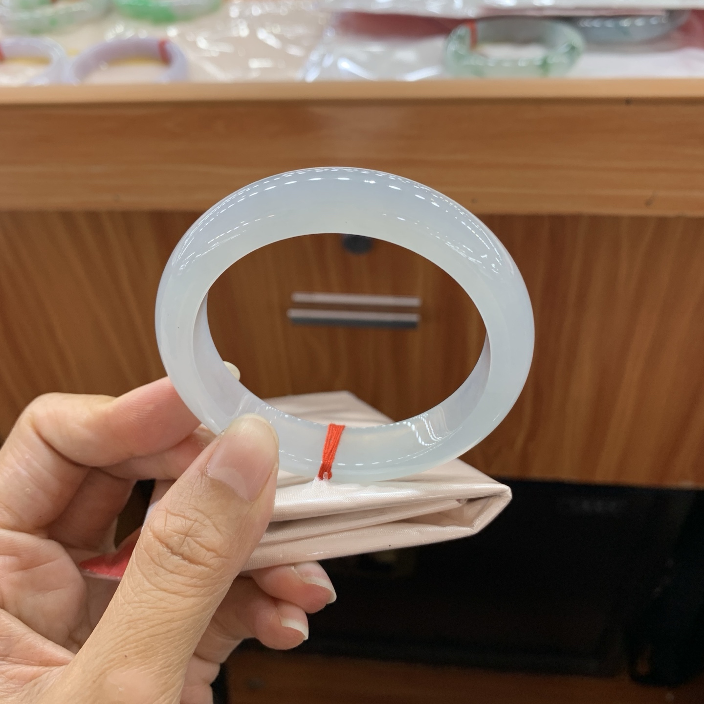 061133MMJ 冰底色正圈翡翠手镯 55.8-12.4-8.4