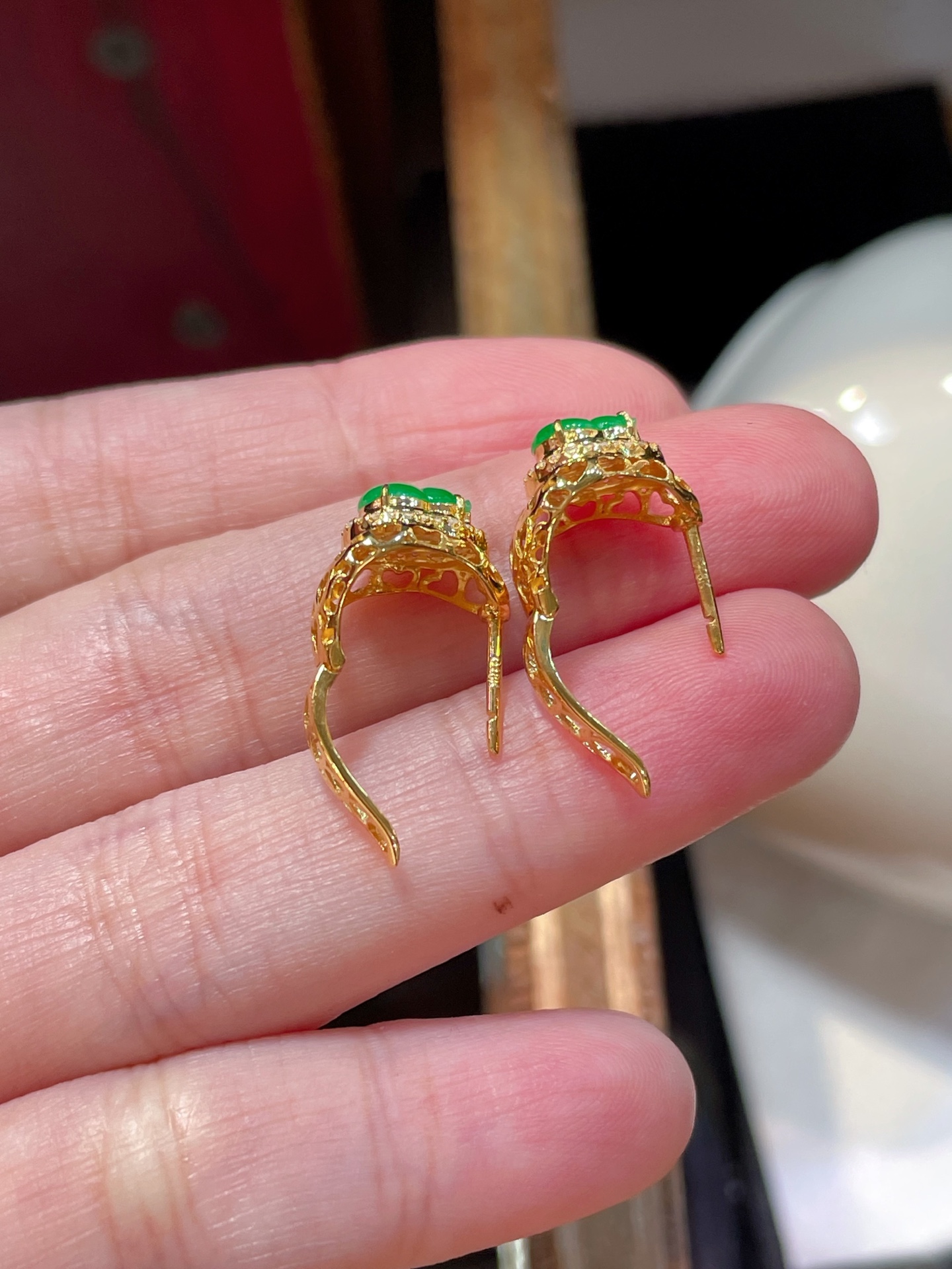 ️ 性比 精品翡翠葫芦耳钉，满色水头足 这款很精致 18k真金真钻镶嵌，料子饱满细腻 种水，6.5-4.9-2.3