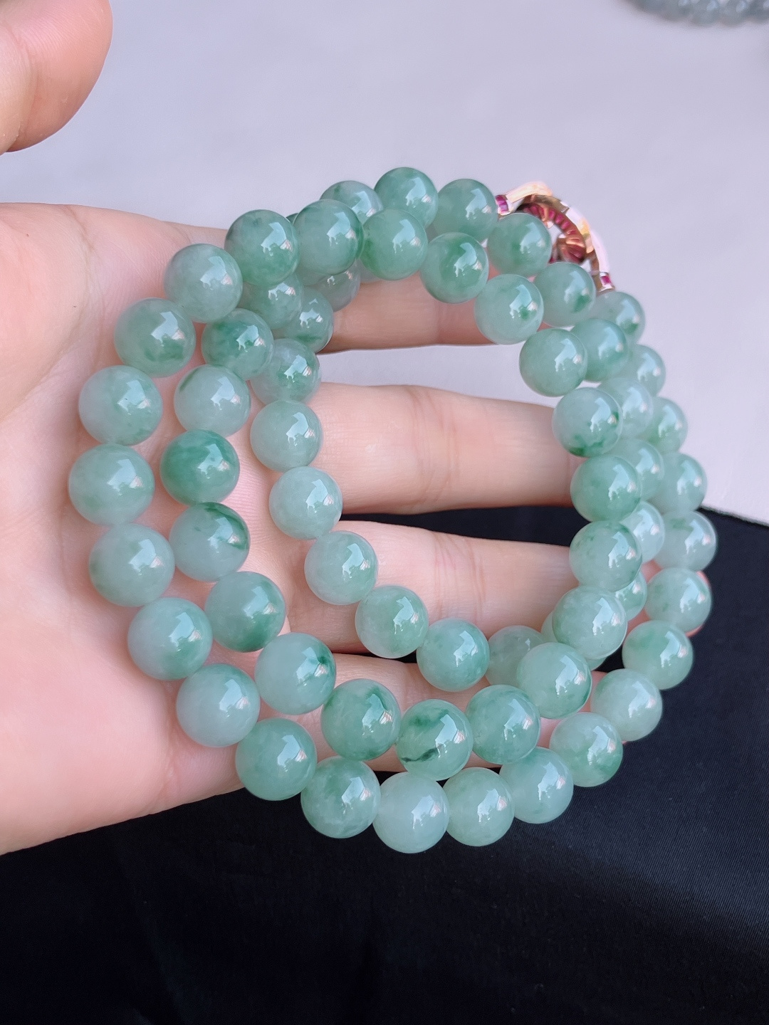 冰飘花大珠链，花色清爽，尺寸10.3/66颗。自然光实拍