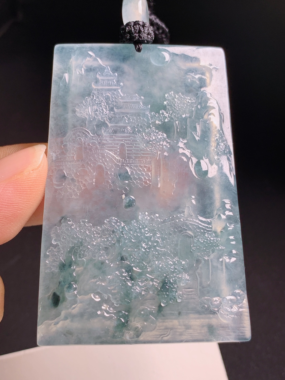 冰飘花山水牌，种水冰润意境优美，寓意胸怀山河步步高升
