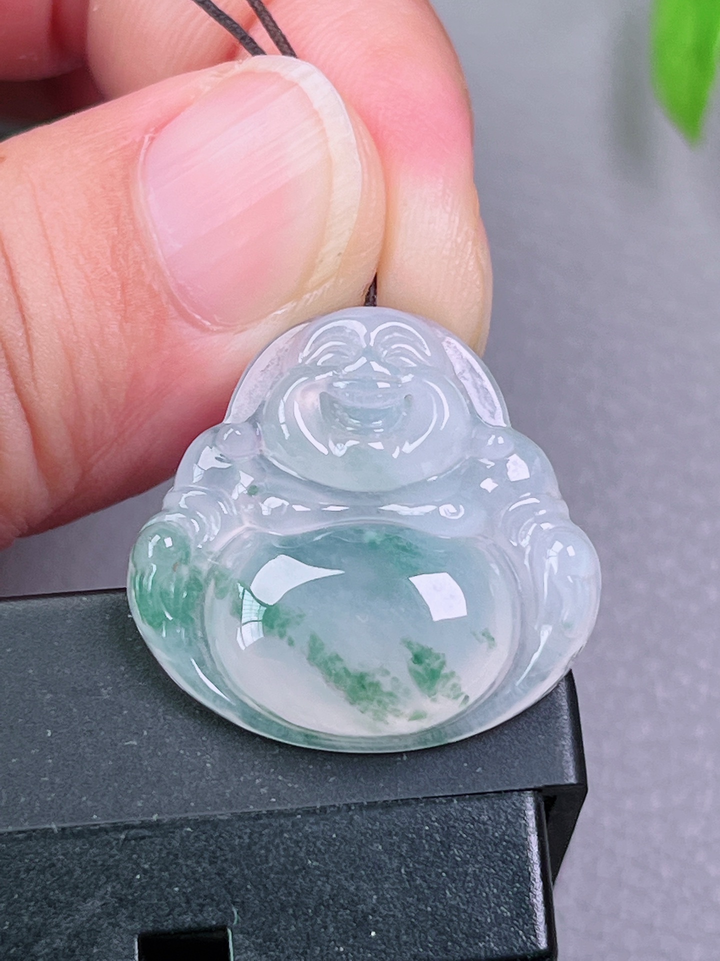 飘花小佛，饱满，冰透水润，起荧光，尺寸：23.9-24.9-5.9