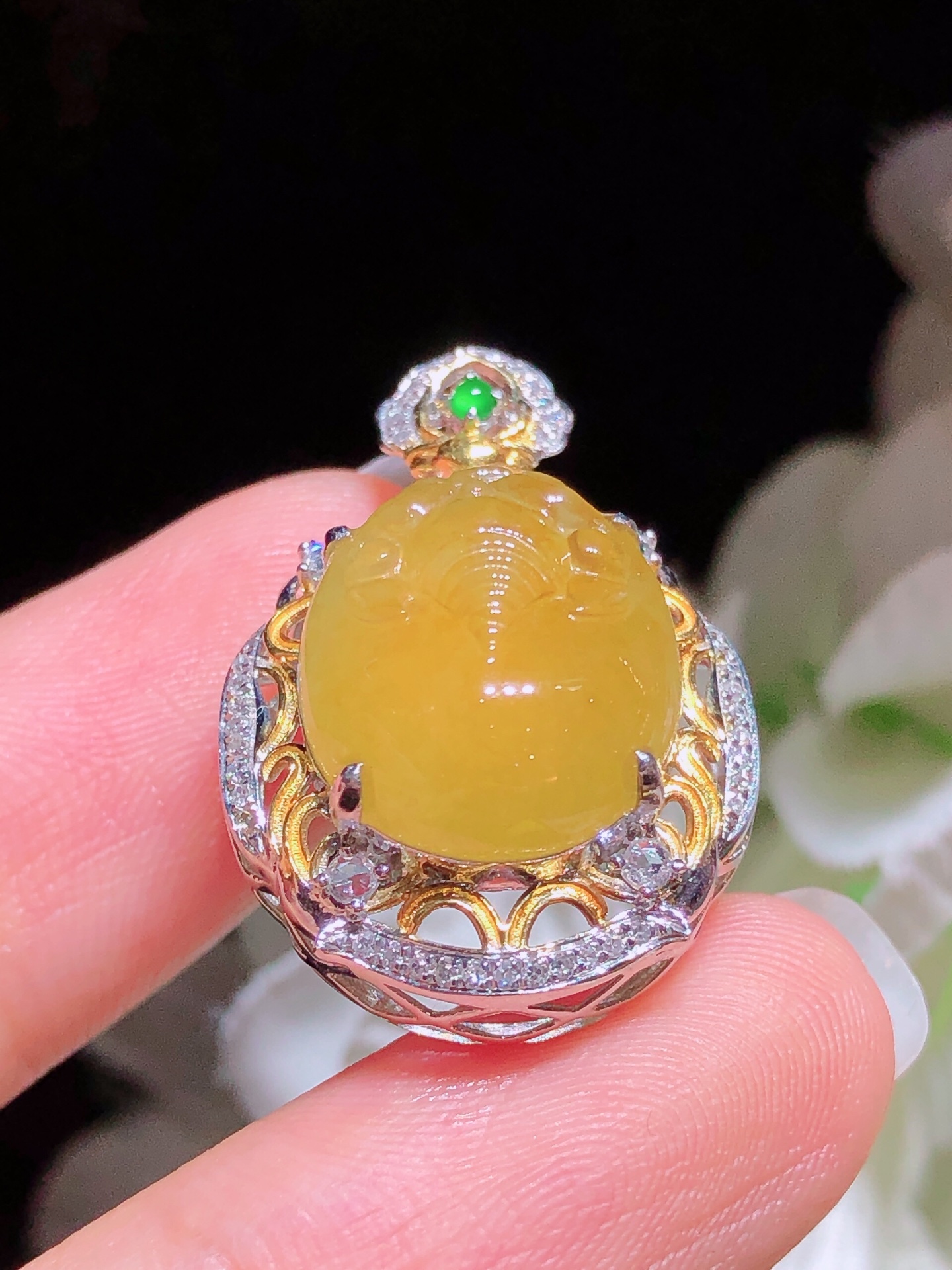 18K金镶 蜜糖黄貔貅吊坠 无裂 水润色艳 品相饱满 配送银链苹果拍摄，实物更好看，14.5-12.3-5.3