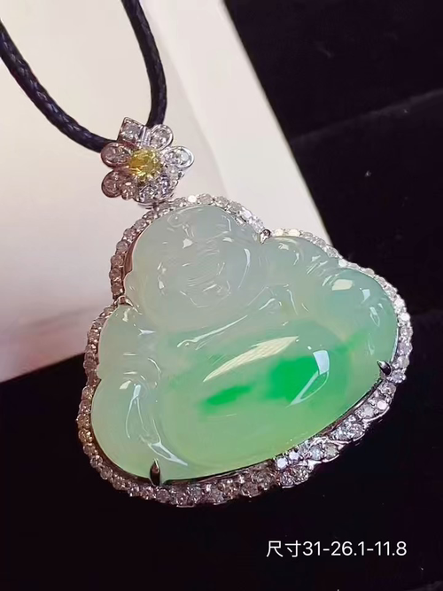 18k金+钻玻璃种飘阳绿坐佛吊坠，饱满圆润晶莹剔透，款式时尚百搭，无裂，捡漏的来哦，31-26.1-