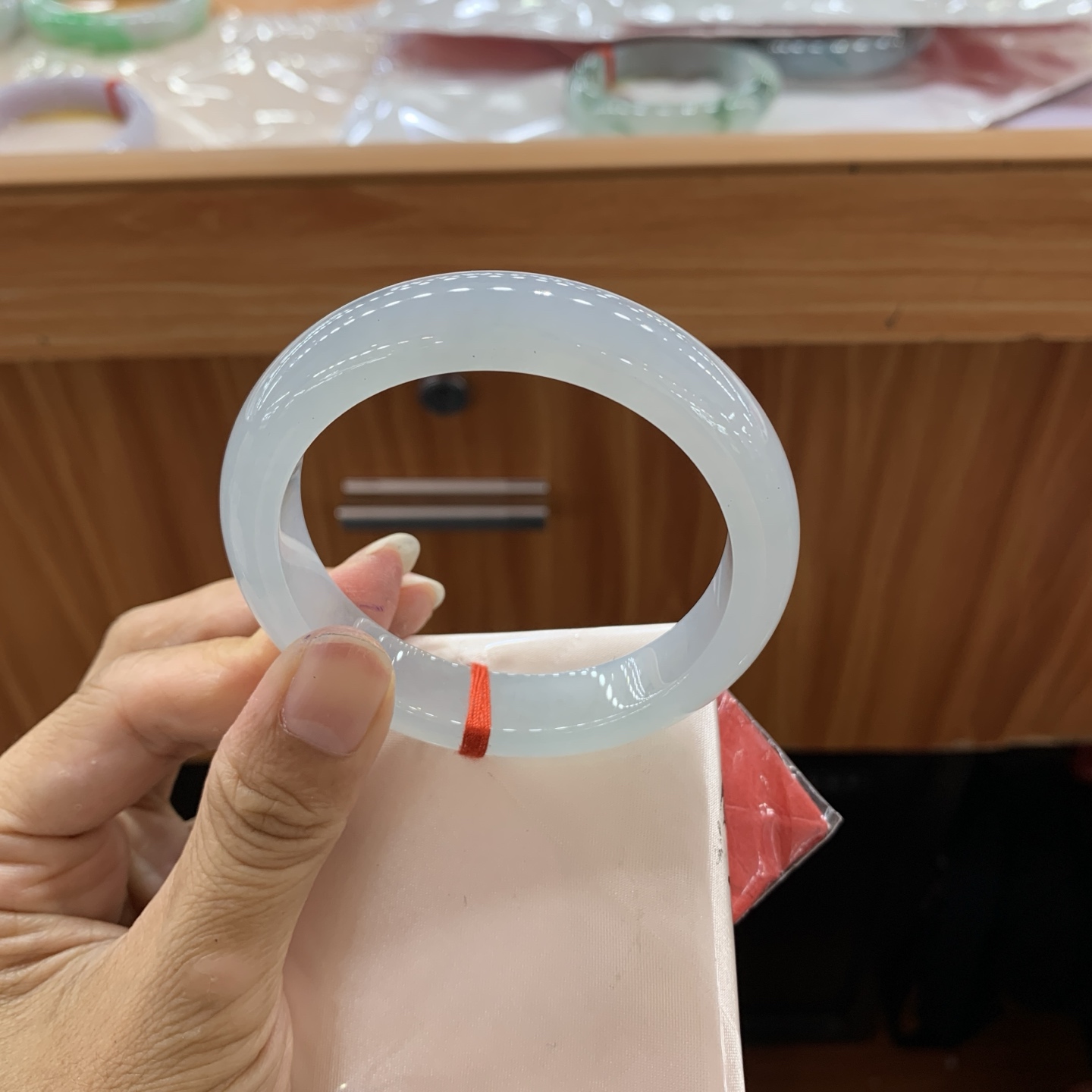 061133MMJ 冰底色正圈翡翠手镯 55.8-12.4-8.4