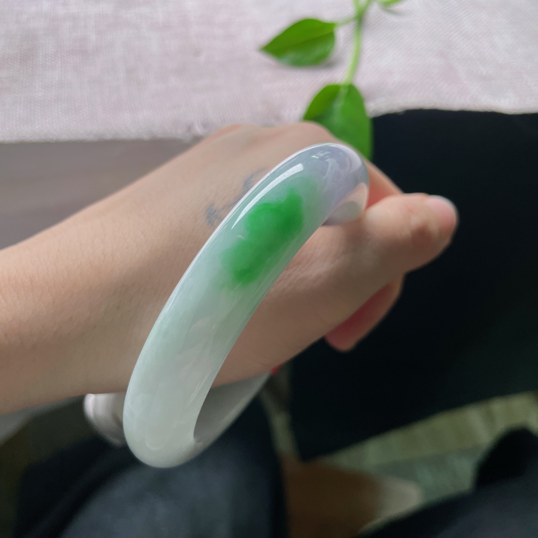 61/13.3/9.3，春彩正圈，大圈口，翠色欲滴，上手千娇百媚，绰约多姿，皮纹，ss53175a