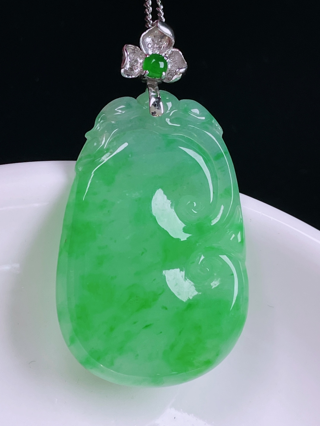 ️飘绿如意，老种起光，细底通透，尺寸：43/23/3.4mm0613