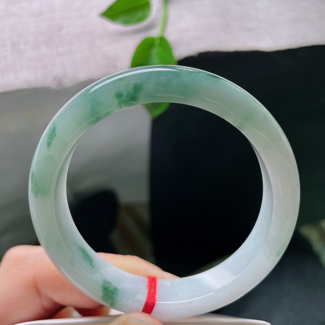55.8/12.2/7.8，飘花正圈，底子细腻，来如飞花散似烟，一季飘零温柔了流年。有纹，ss531