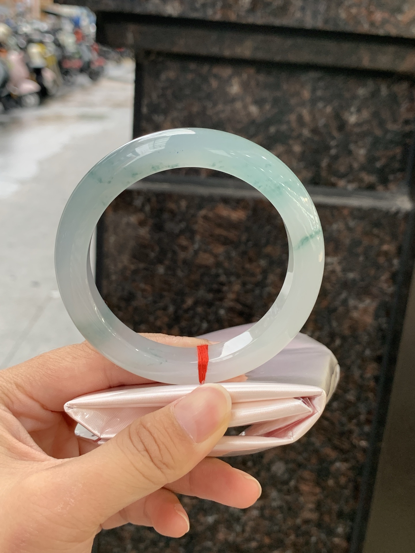 冰飘花正圈 58.4-11.6-9.3 0613-H359-71 打灯细纹，底妆水润细腻，冰底中开出