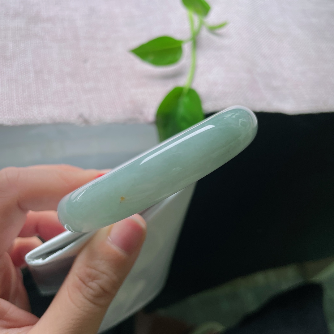 56.3/12.7/7.6，浅绿底正圈，水头好，干净清爽，素丽不张扬，清浅乖巧，无裂，ss54077a