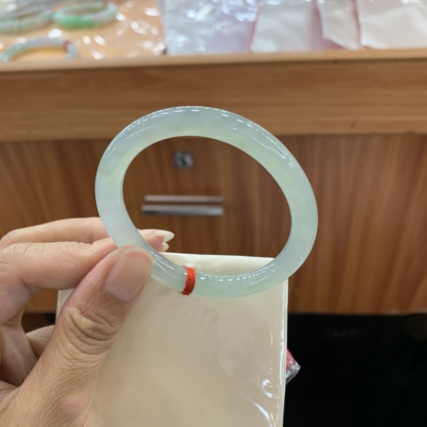 冰绿底小贵妃翡翠手镯 54-46.1-7.2-7.5