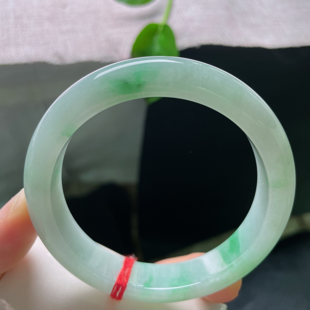 58.8/12.5/8.7飘绿正圈，水润细腻，翠色伊人，郁郁葱葱，晶体，ss52576a