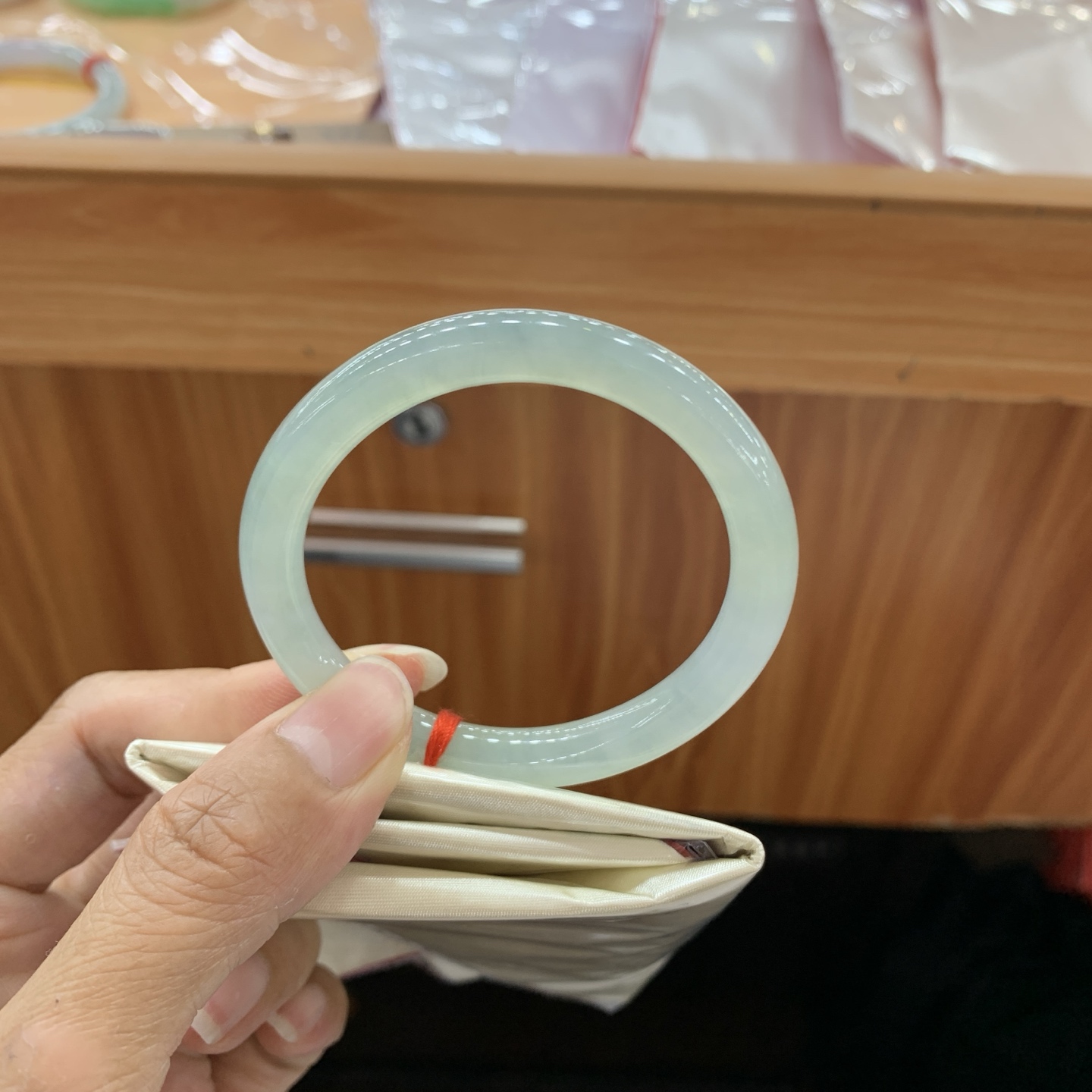 冰绿底小贵妃翡翠手镯 54-46.1-7.2-7.5
