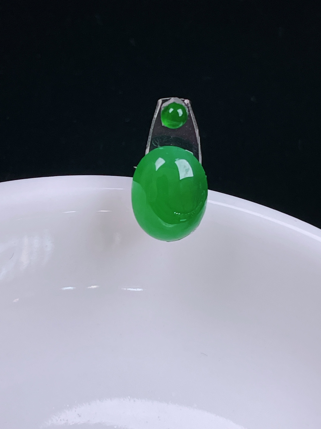 ️冰绿蛋面，老种起光，细底通透，尺寸：10.5/8.5/4.5mm0613